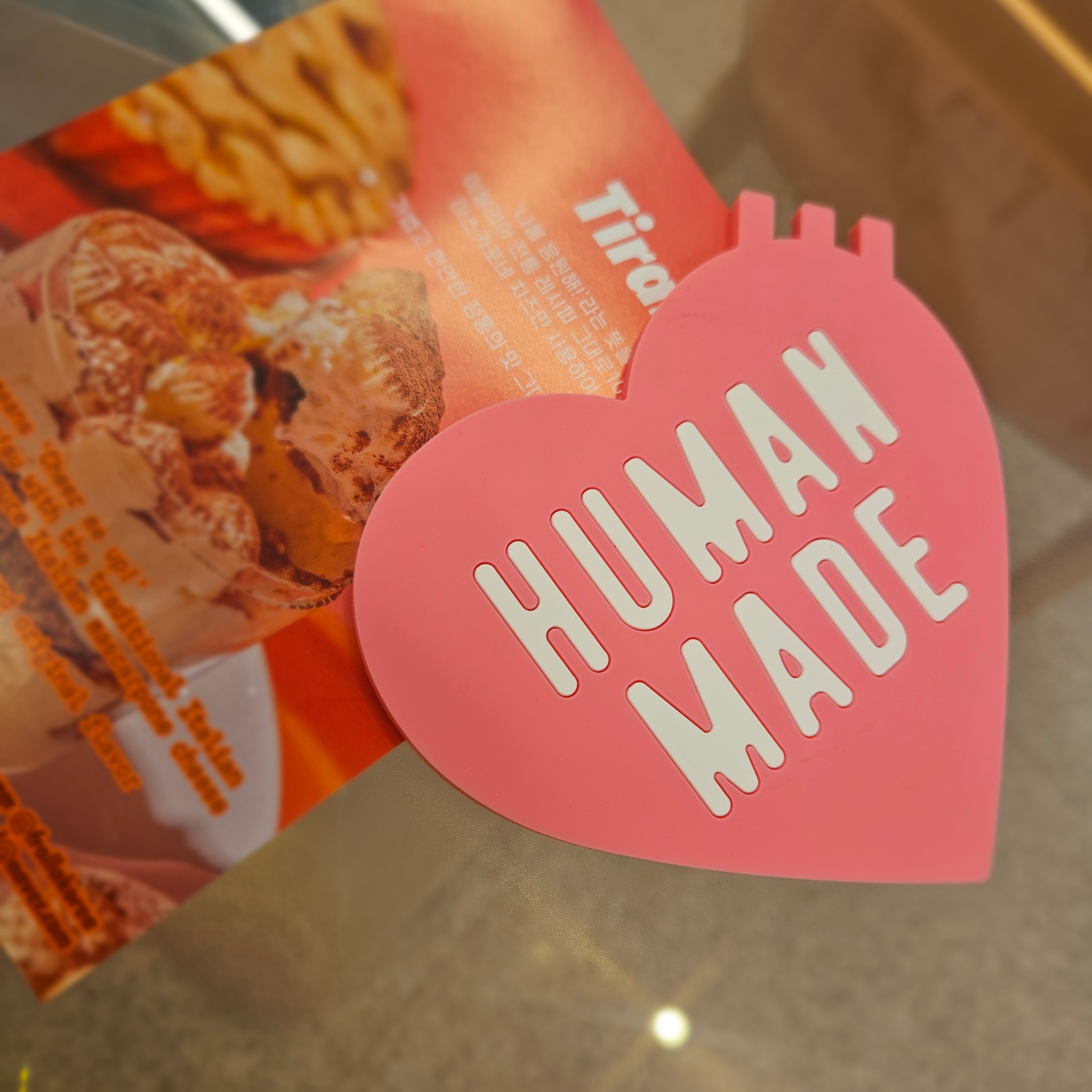 Human Made Heart Rubber Coaster Pink 착용 스타일 - 1