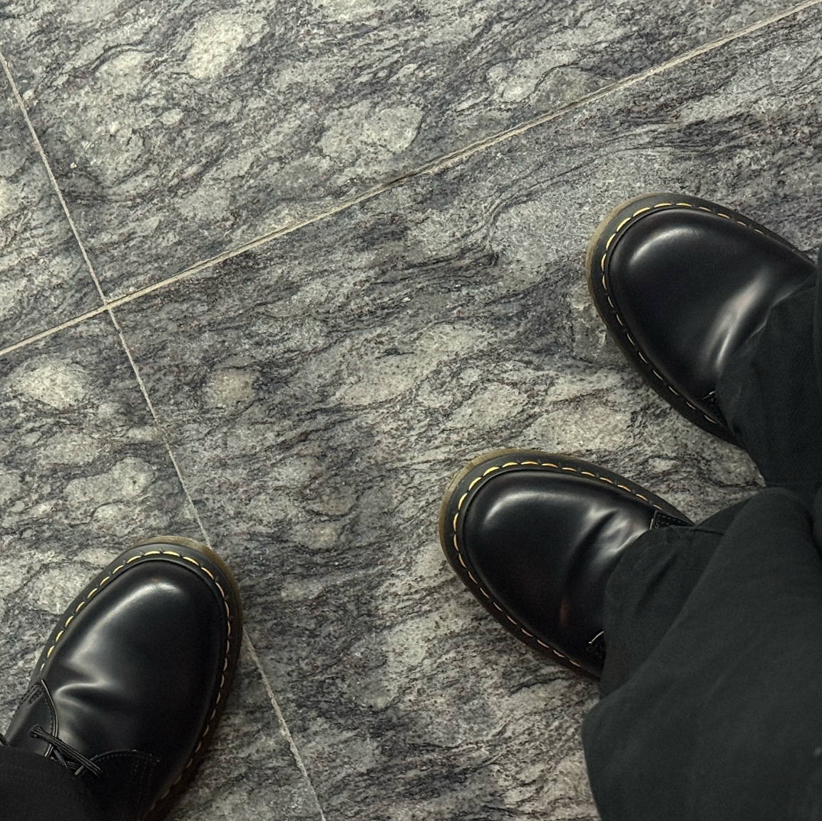 Dr. Martens 1461 Smooth Black 착용 스타일 - 3