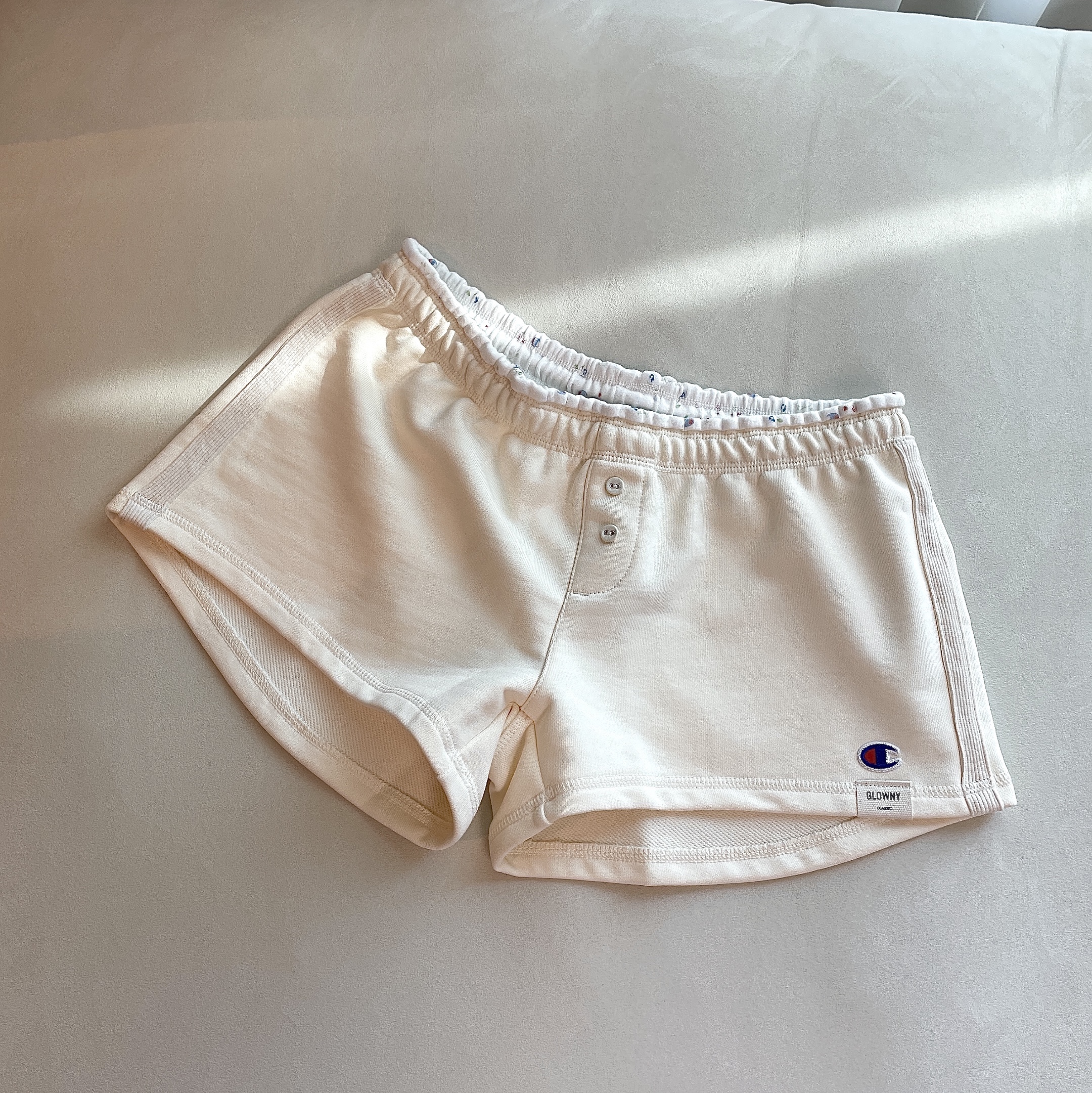 (W) Glowny x Champion Sweat Vest Hoodie Cream, (W) Glowny x Champion Sweat Shorts Cream 착용 스타일 - 2