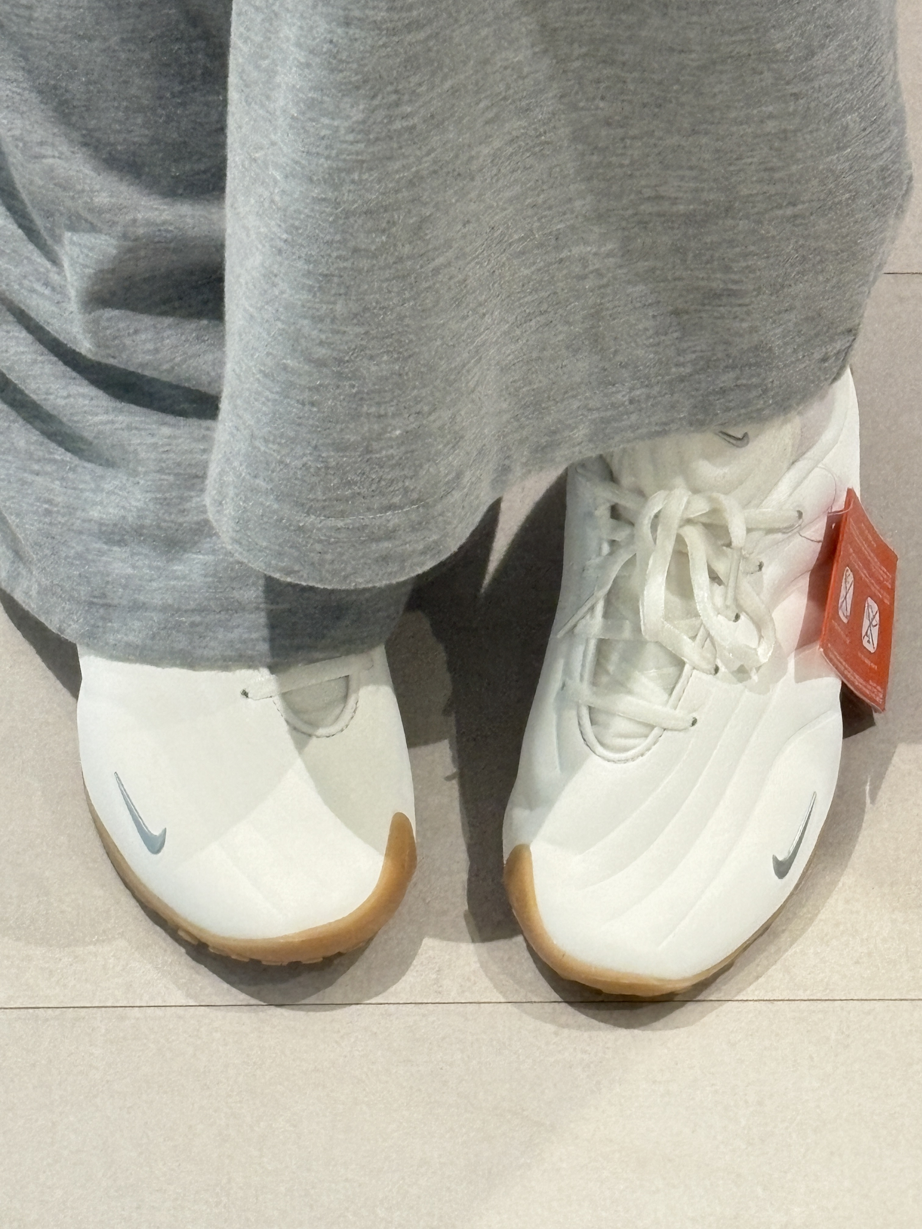 (W) Nike Astra Ultra Sail Gum Light Brown 착용 스타일 - 1
