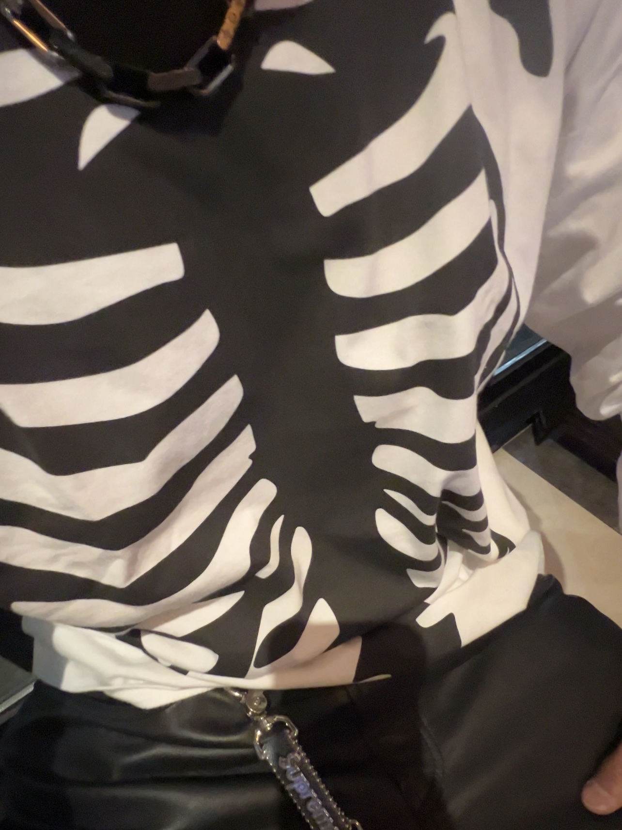 Vanson Leathers Original Bone Long Sleeve T-shirt / White, Supreme Baggy Leather Shorts Black - 25SS 착용 스타일