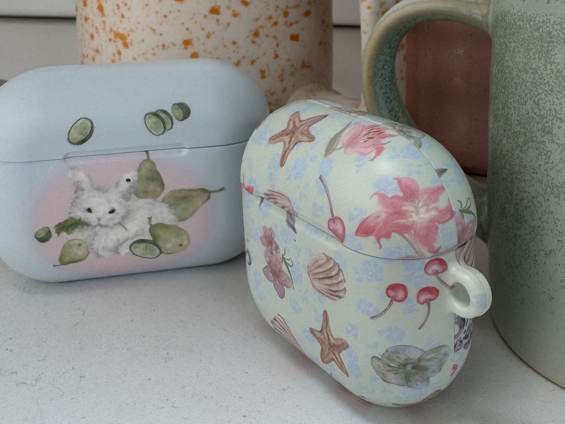 Musemood Island AirPods Case, Musemood Pear Rabbit AirPods Case 착용 스타일 - 3