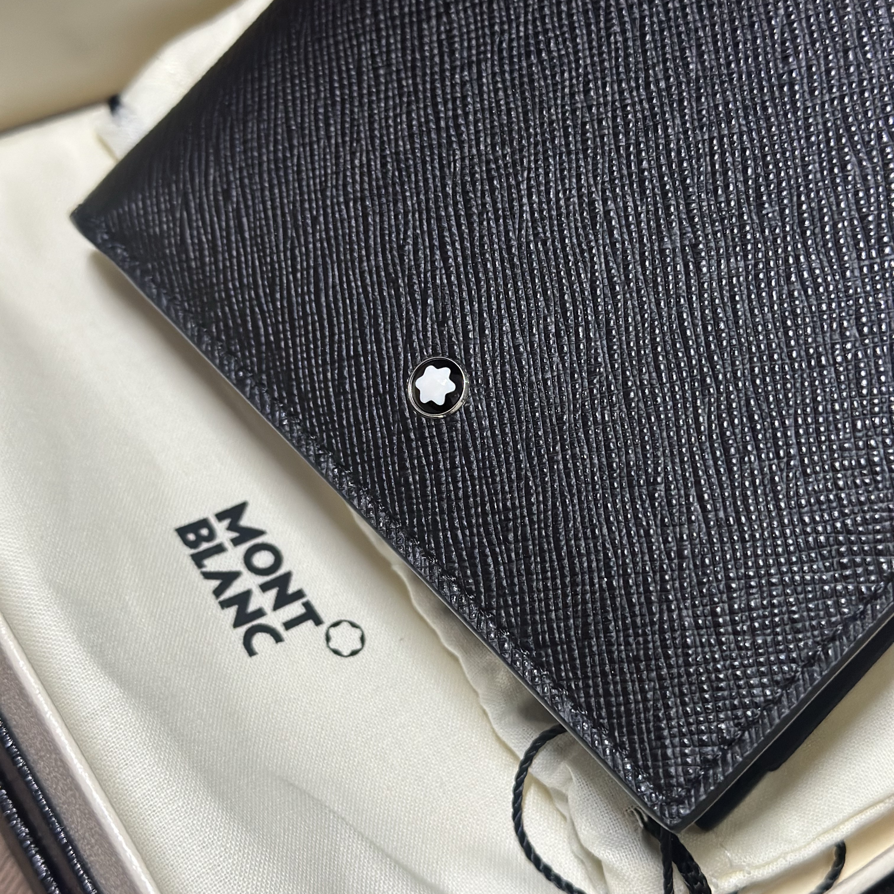 Montblanc Sartorial 6cc Wallet Black 착용 스타일 - 1