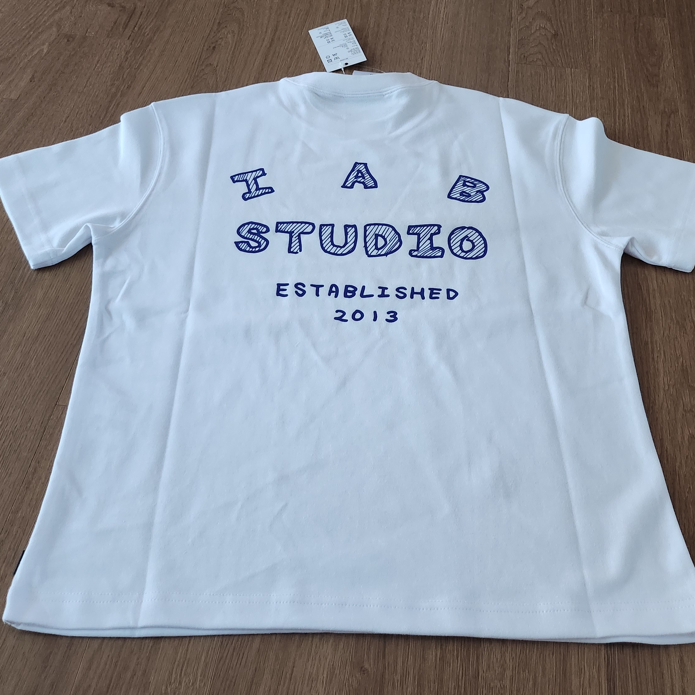 IAB Studio Sketch T-shirt White, Nike x Drake Nocta Cardinal Fleece Shorts Black White - Asia 착용 스타일 - 4