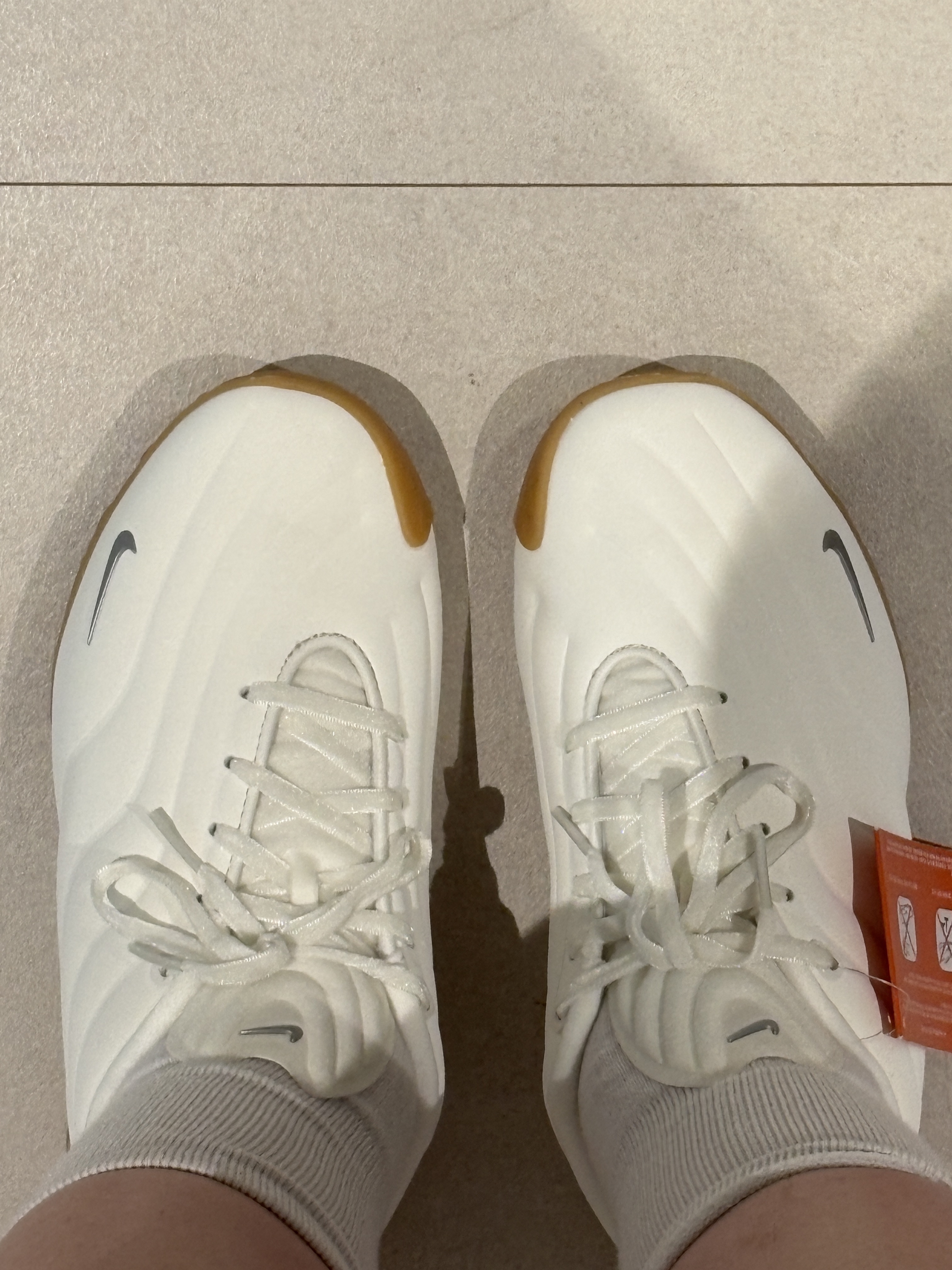 (W) Nike Astra Ultra Sail Gum Light Brown 착용 스타일 - 3