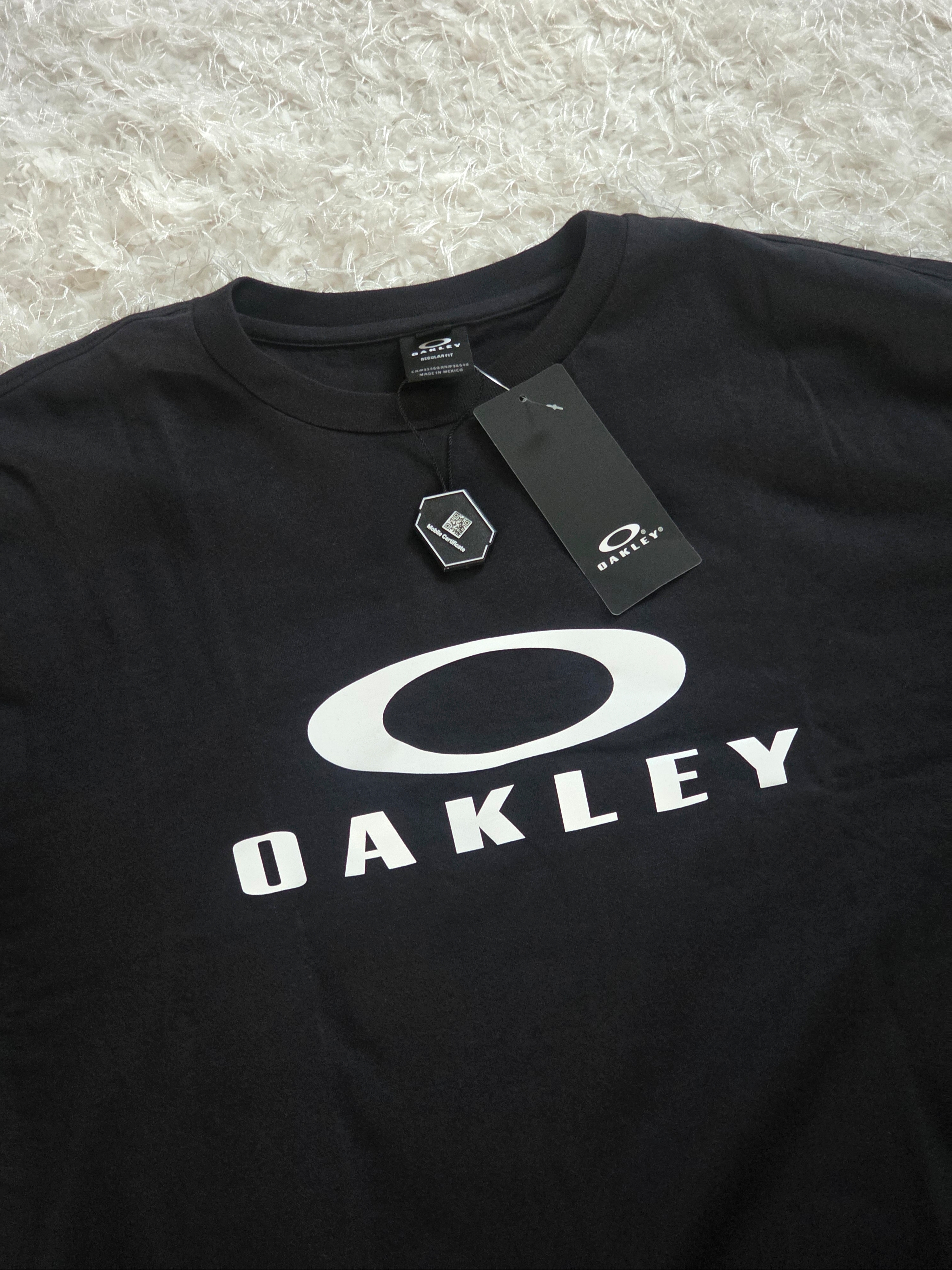 Oakley O Bark 2.0 T-Shirt Blackout 착용 스타일 - 1