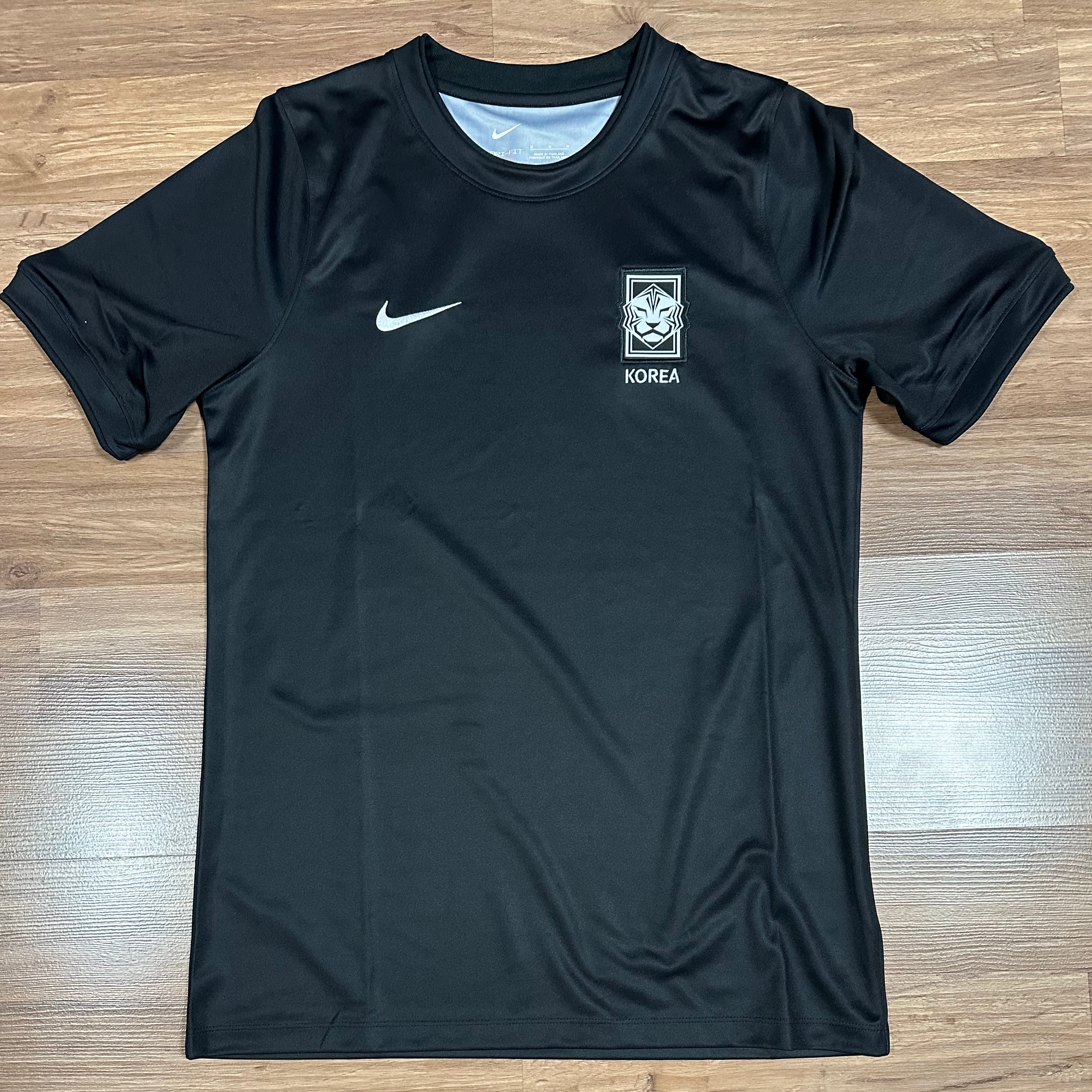 Nike x Peaceminusone Korea Academy Pro Short-Sleeve Football Top Black White (IH1682-010), Stussy Rollers T-Shirt White 착용 스타일 - 1