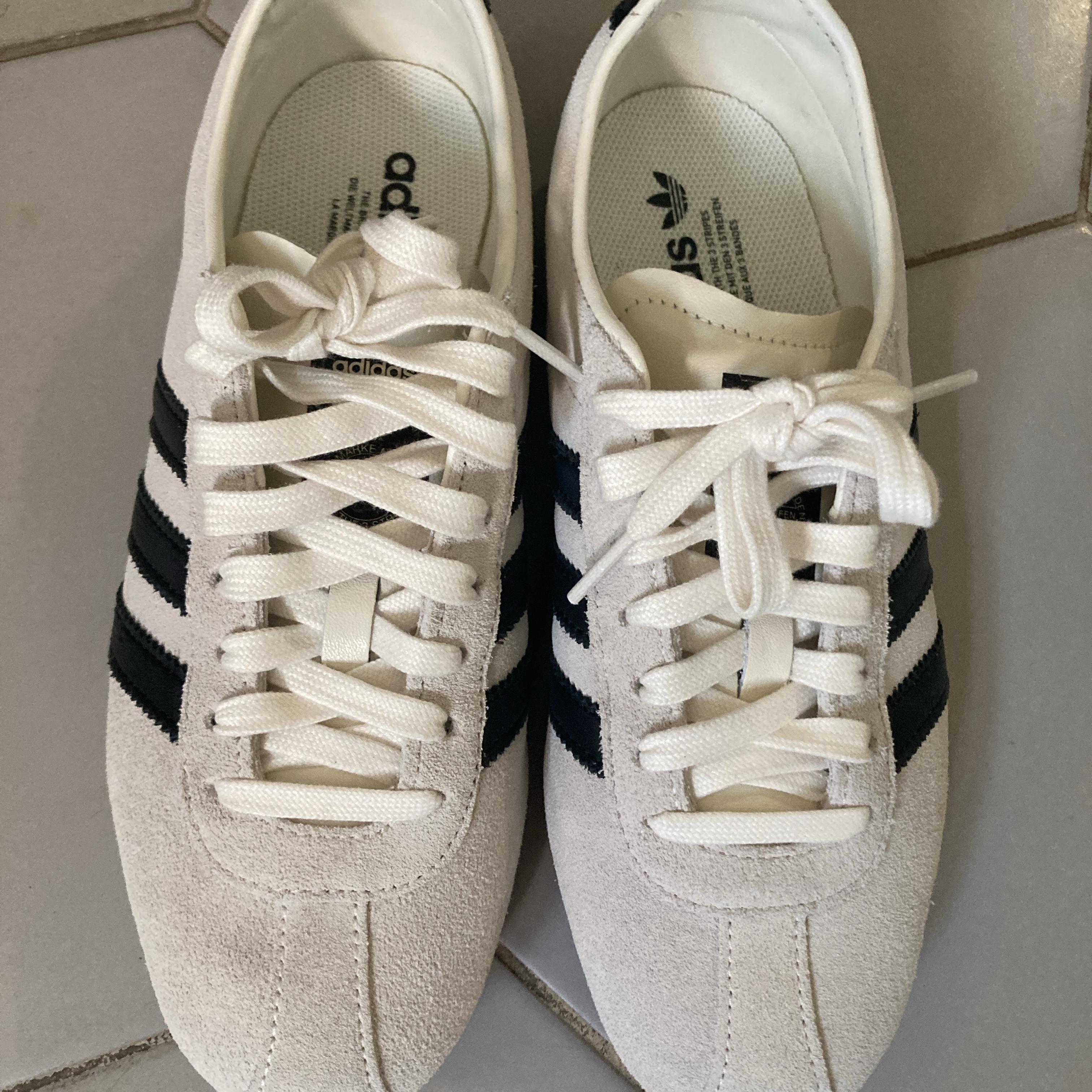 (W) Adidas Tokyo Off White Core Black 착용 스타일