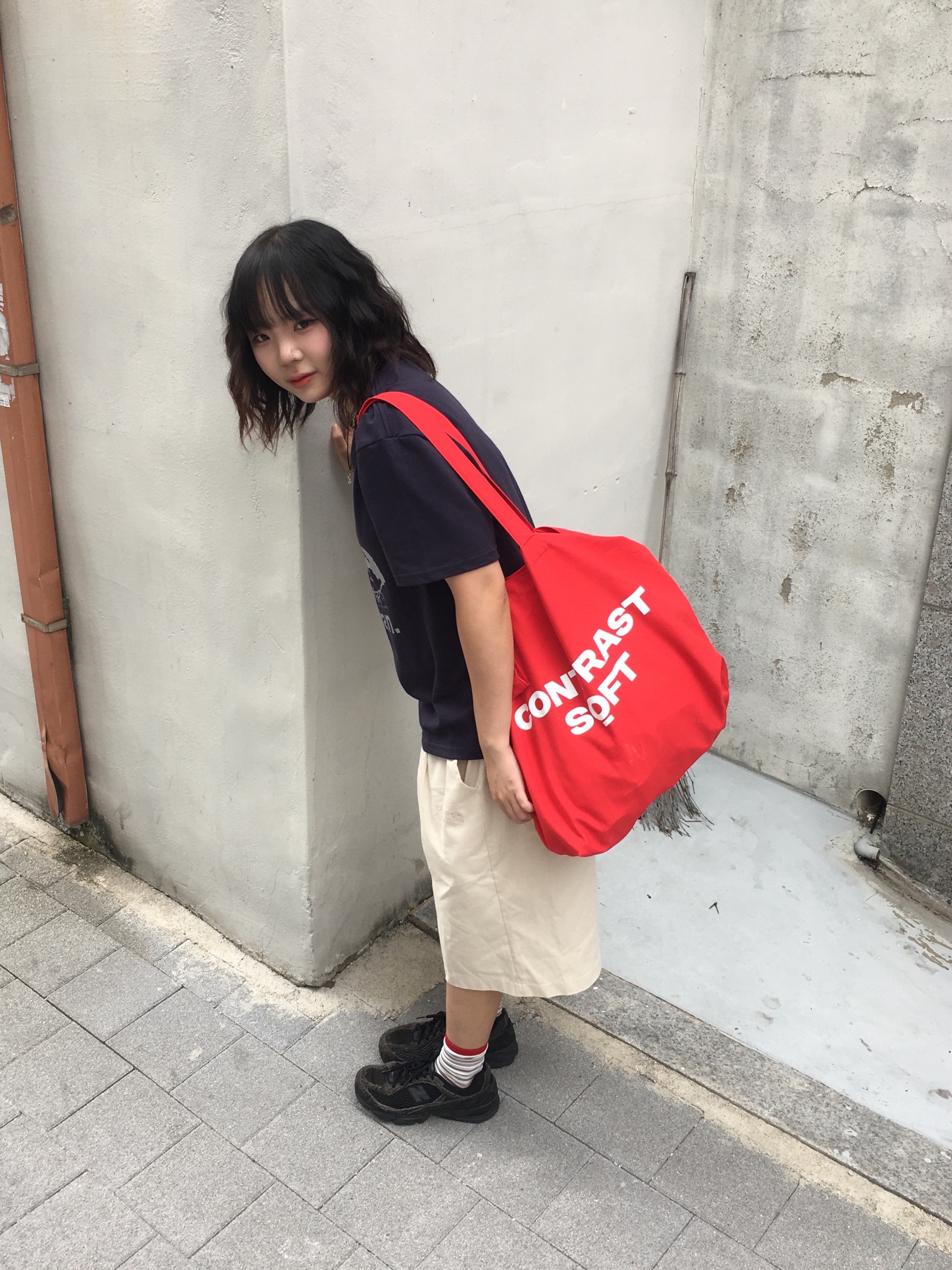 noun Easeful Tote Bag Red 착용 스타일 - 1