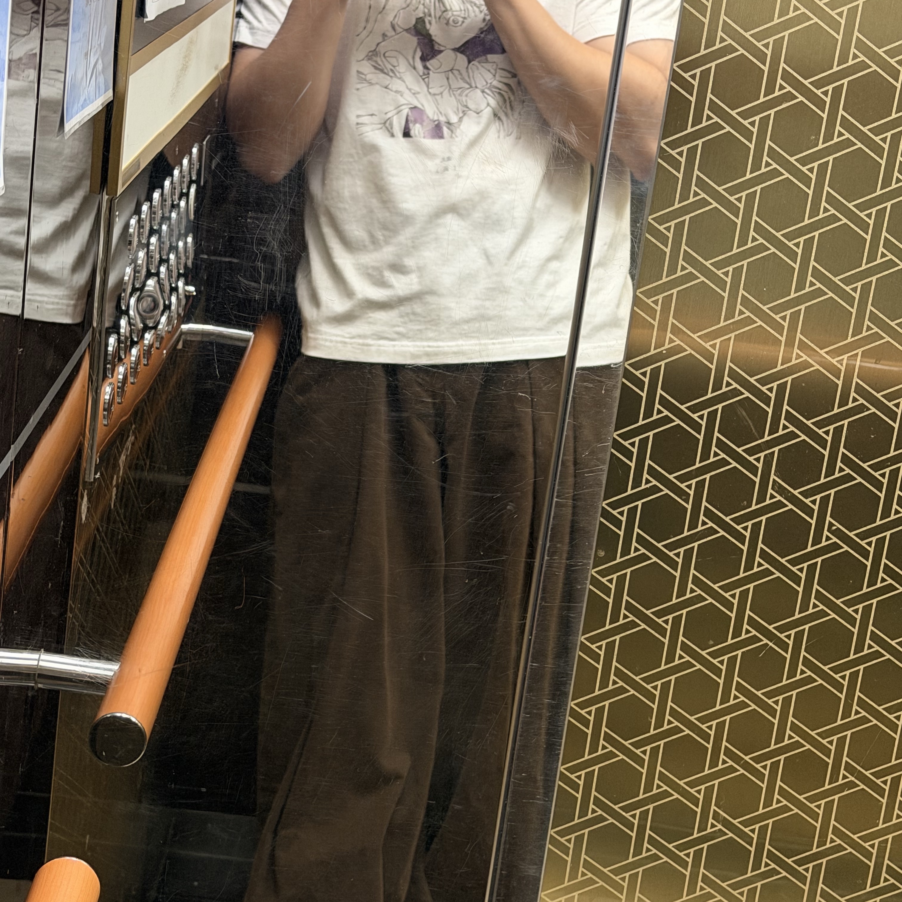 Uniqlo UT Shueisha 100th Anniversary Jujutsu Kaisen T-Shirt White 착용 스타일