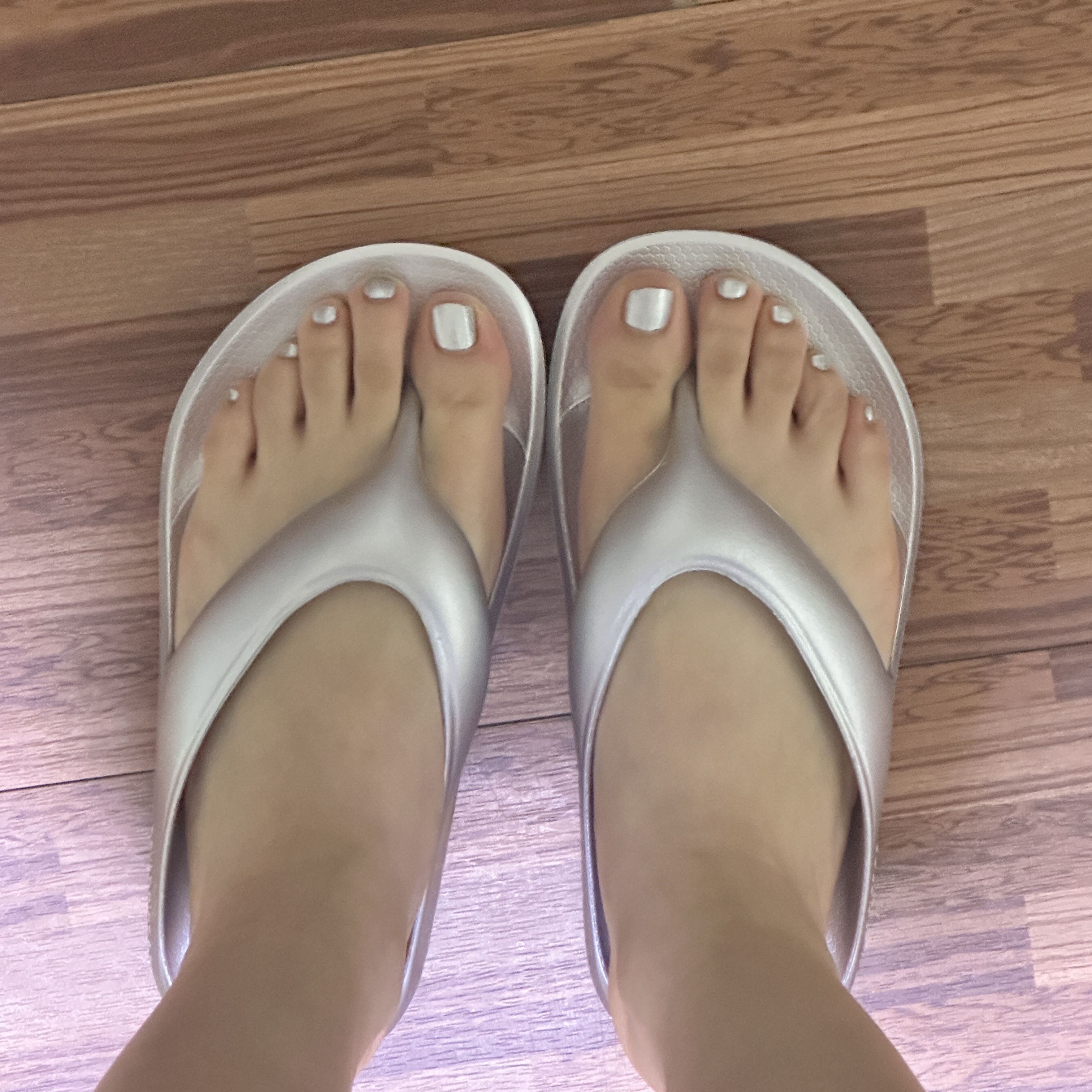 New Balance Flip Flop Silver 착용 스타일