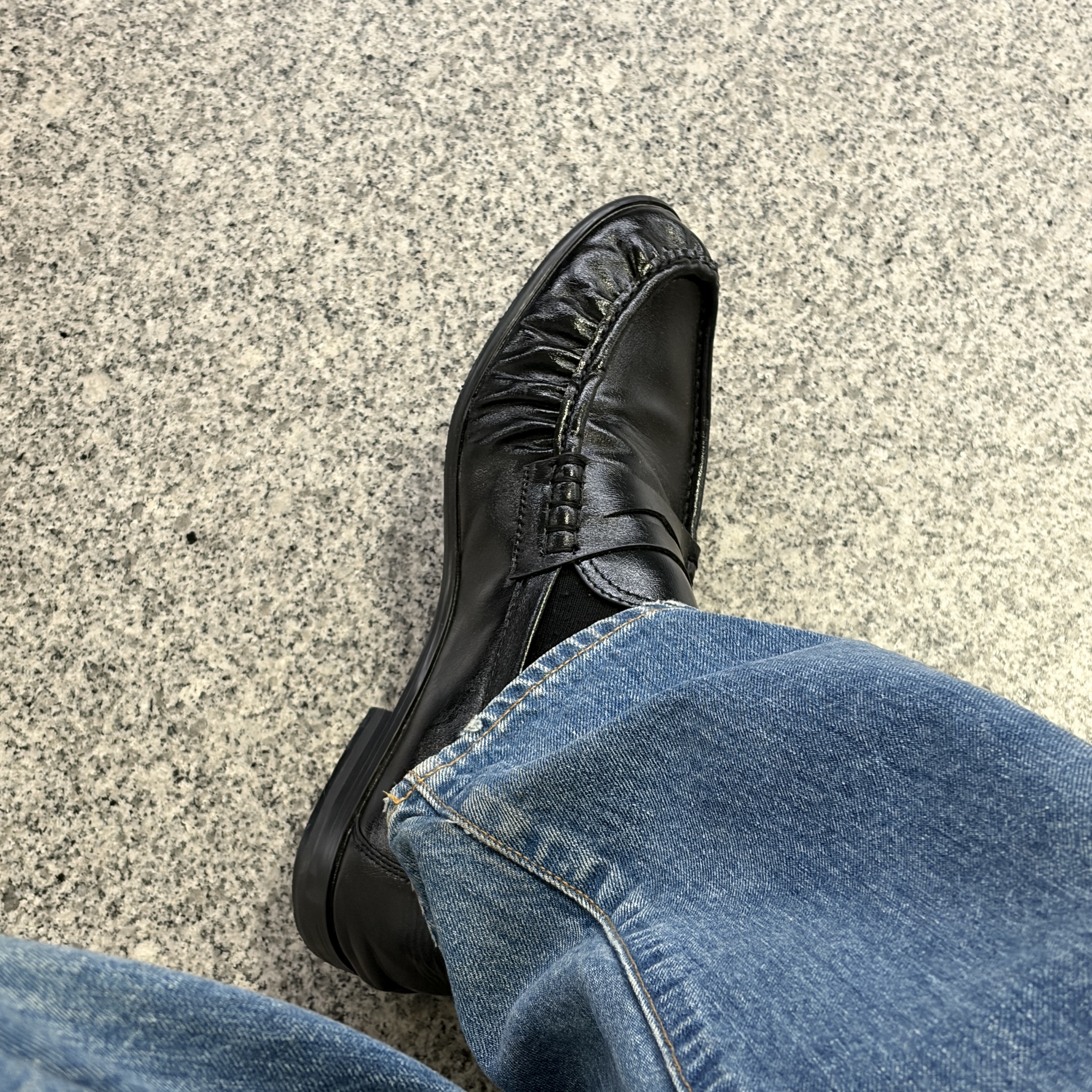 (W) Zara Soft Gathered Loafer Black 착용 스타일