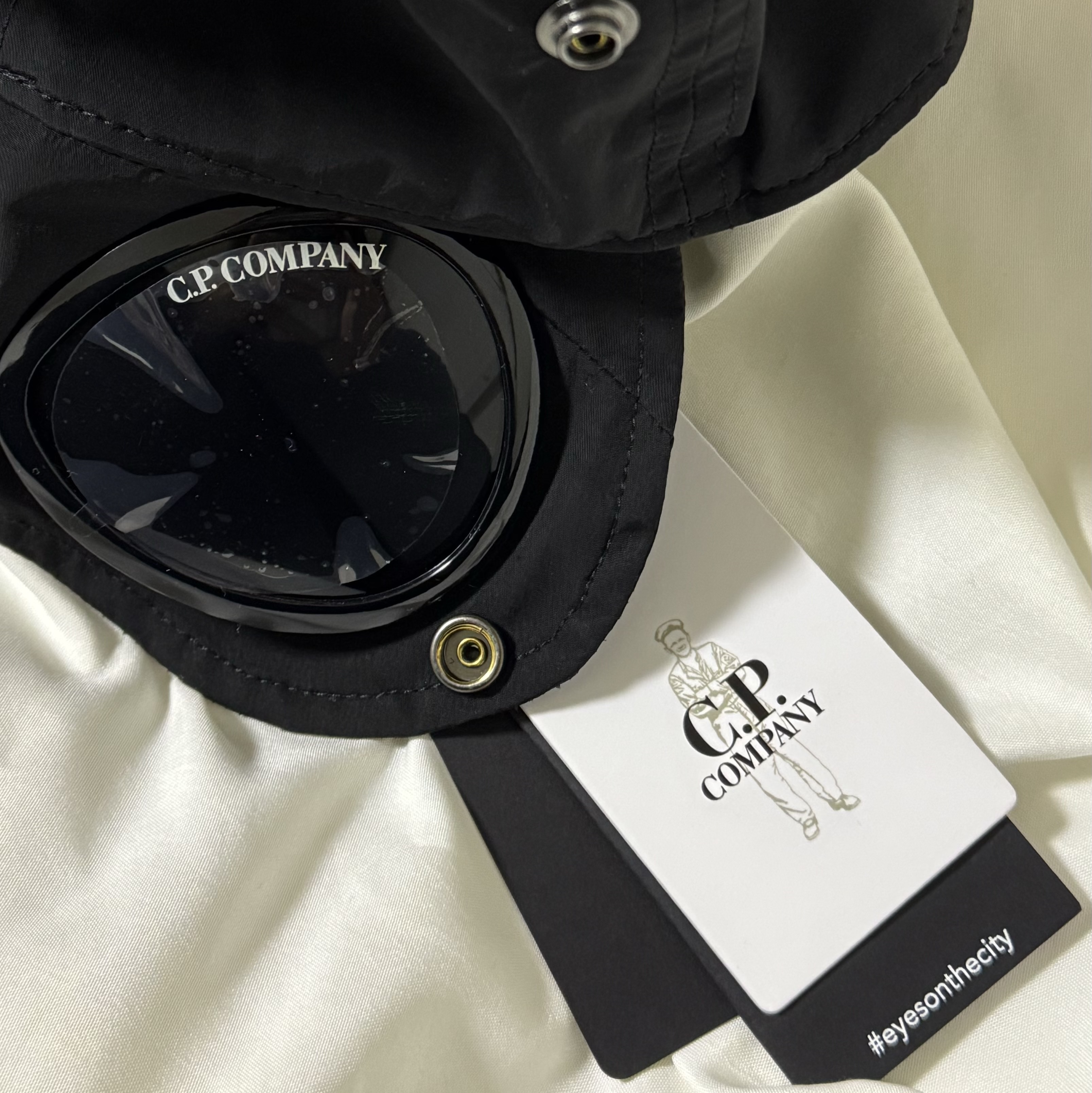 C.P. Company Chrome-R Goggle Cap Black 착용 스타일