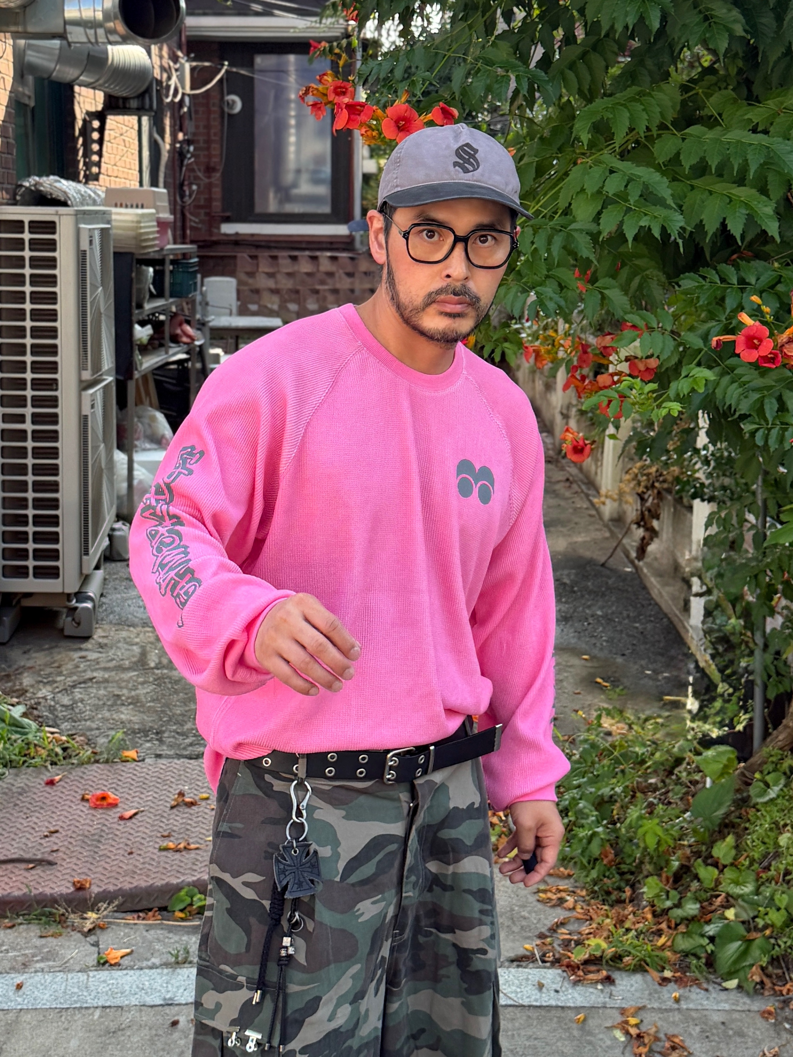 Sunday Ceremony Old English Vintage Logo Cap - Lavender, Sunday Ceremony Old English Vintage Logo Cap - Blue 착용 스타일 - 2