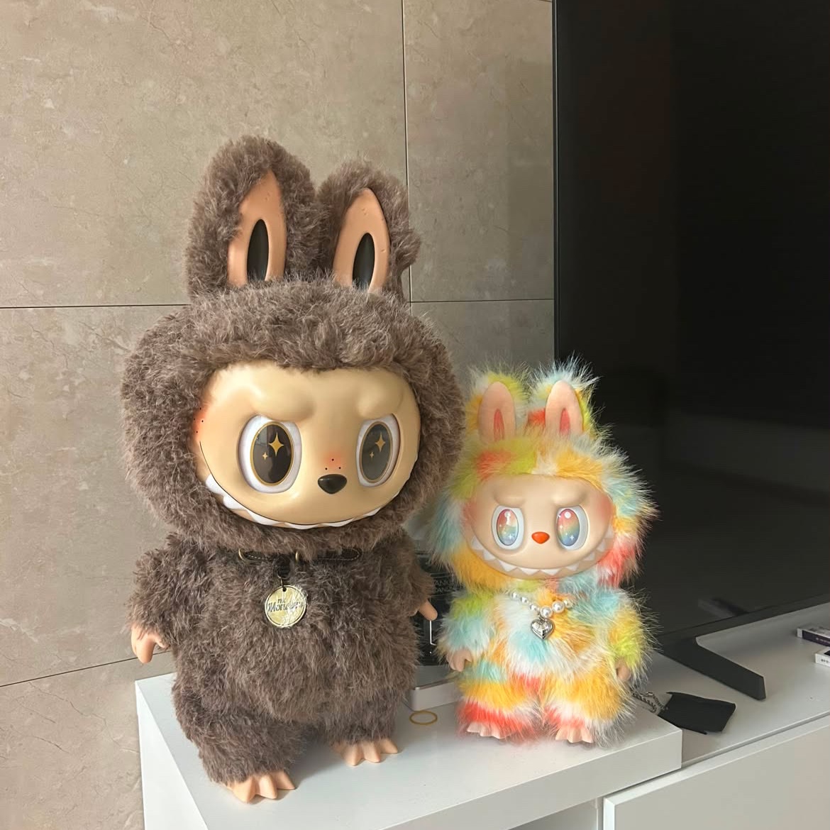 Pop Mart The Monsters I Found You Vinyl Face Doll, Pop Mart Labubu The Monsters Big Into Energy Series-Rock The Universe Vinyl Plush Doll 착용 스타일