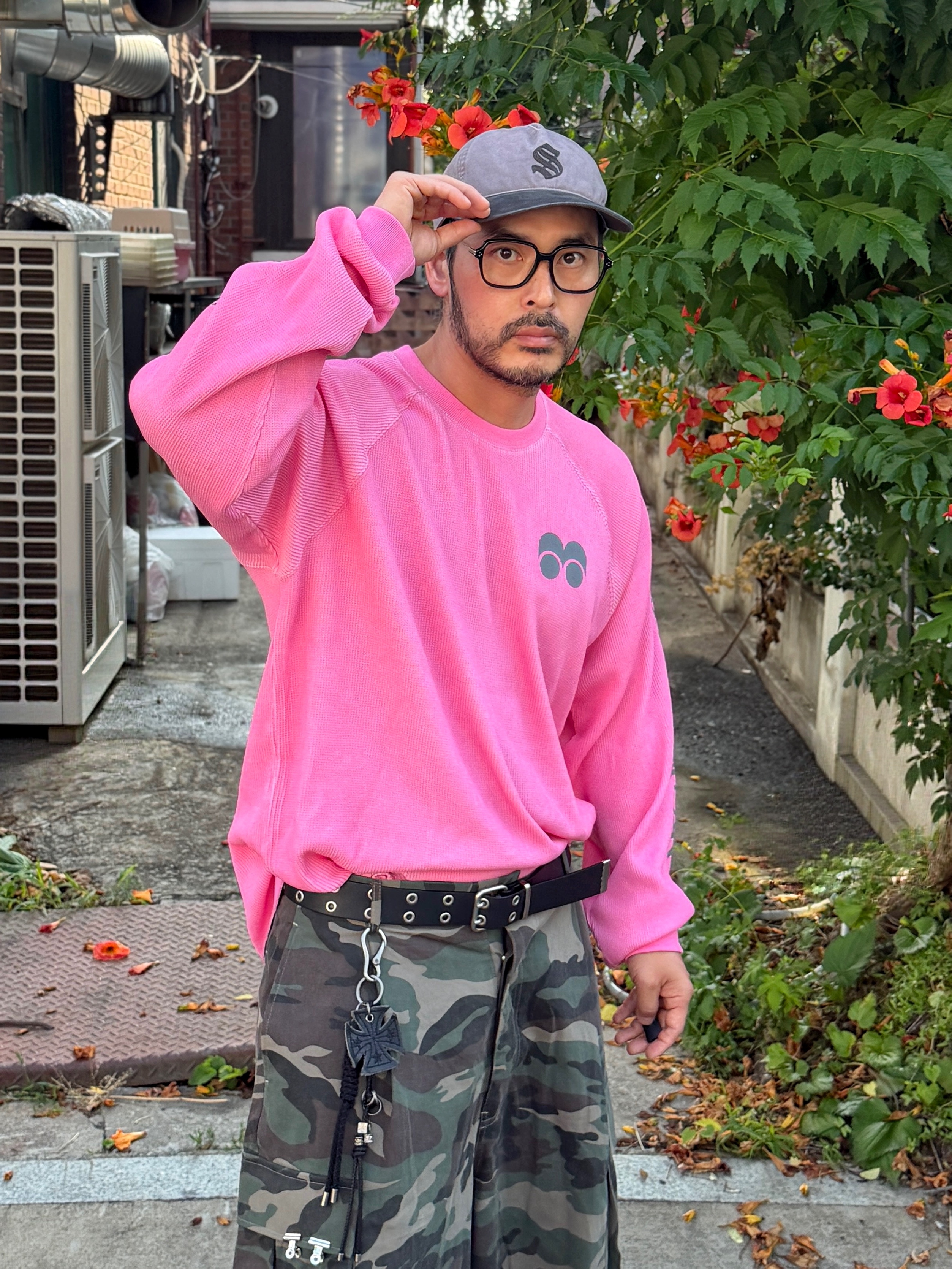 Sunday Ceremony Old English Vintage Logo Cap - Lavender, Sunday Ceremony Old English Vintage Logo Cap - Blue 착용 스타일 - 1
