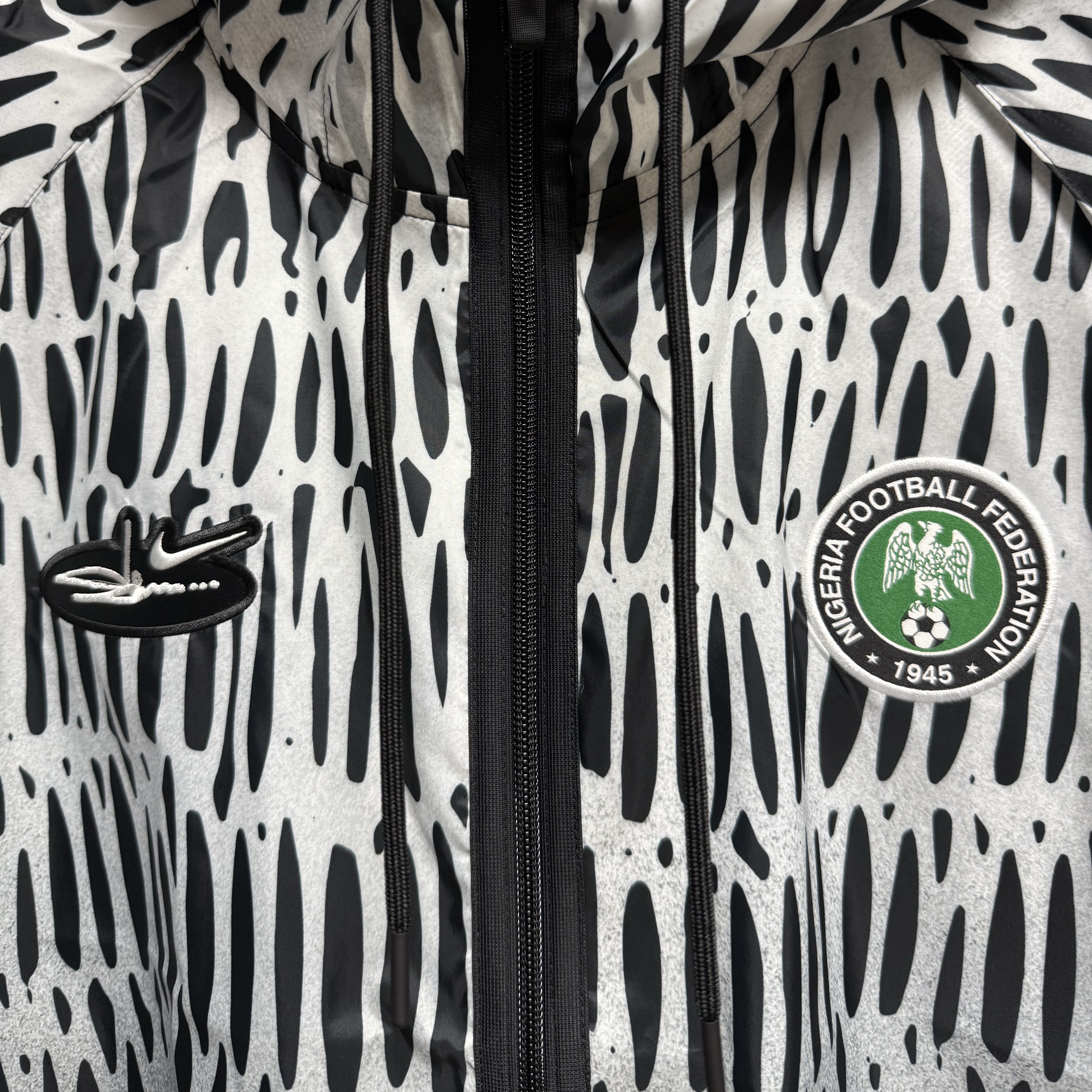 Nike x Slawn Nigeria Soccer Anthem Jacket Black (IH1626-010) 착용 스타일 - 3