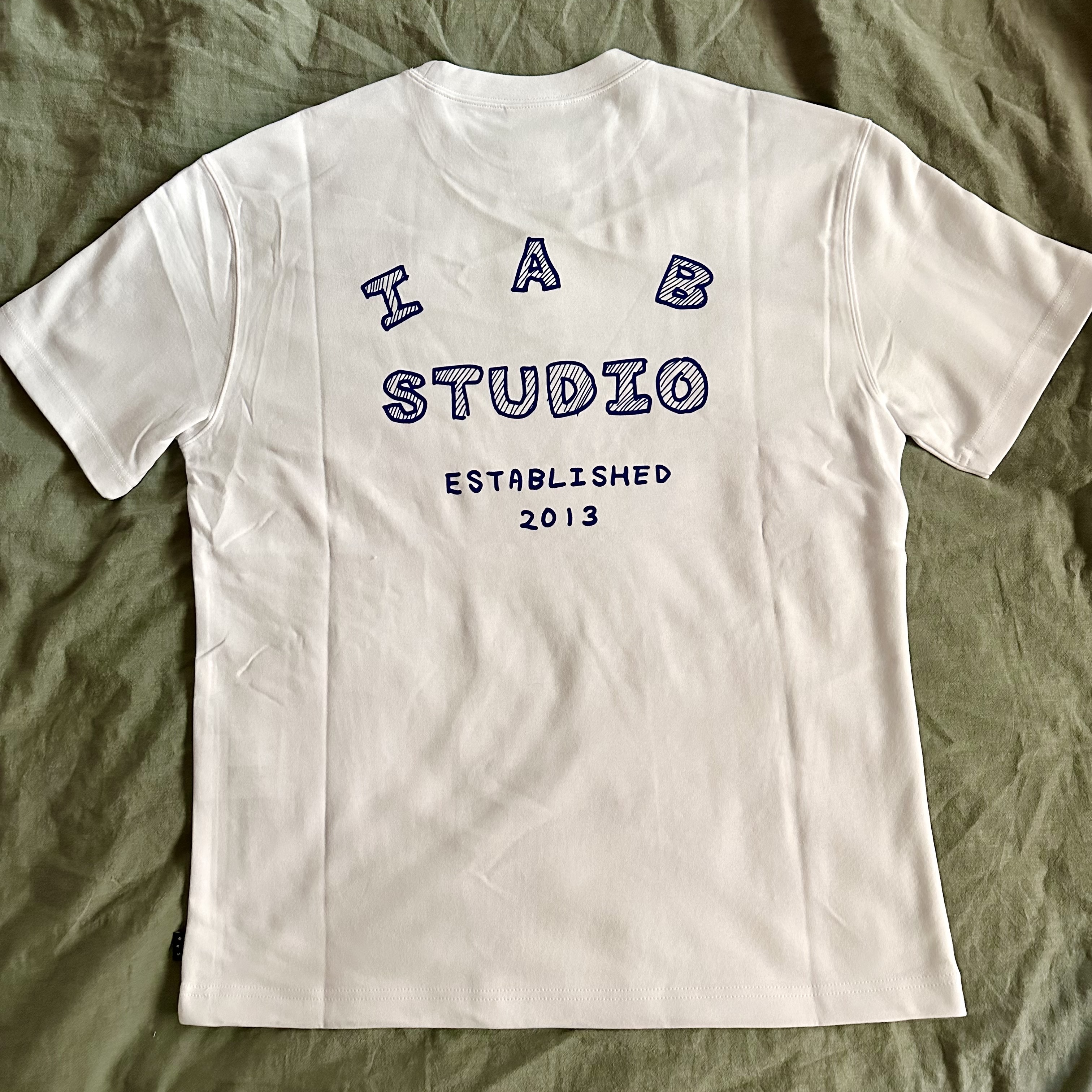 IAB Studio Sketch T-shirt White 착용 스타일 - 3