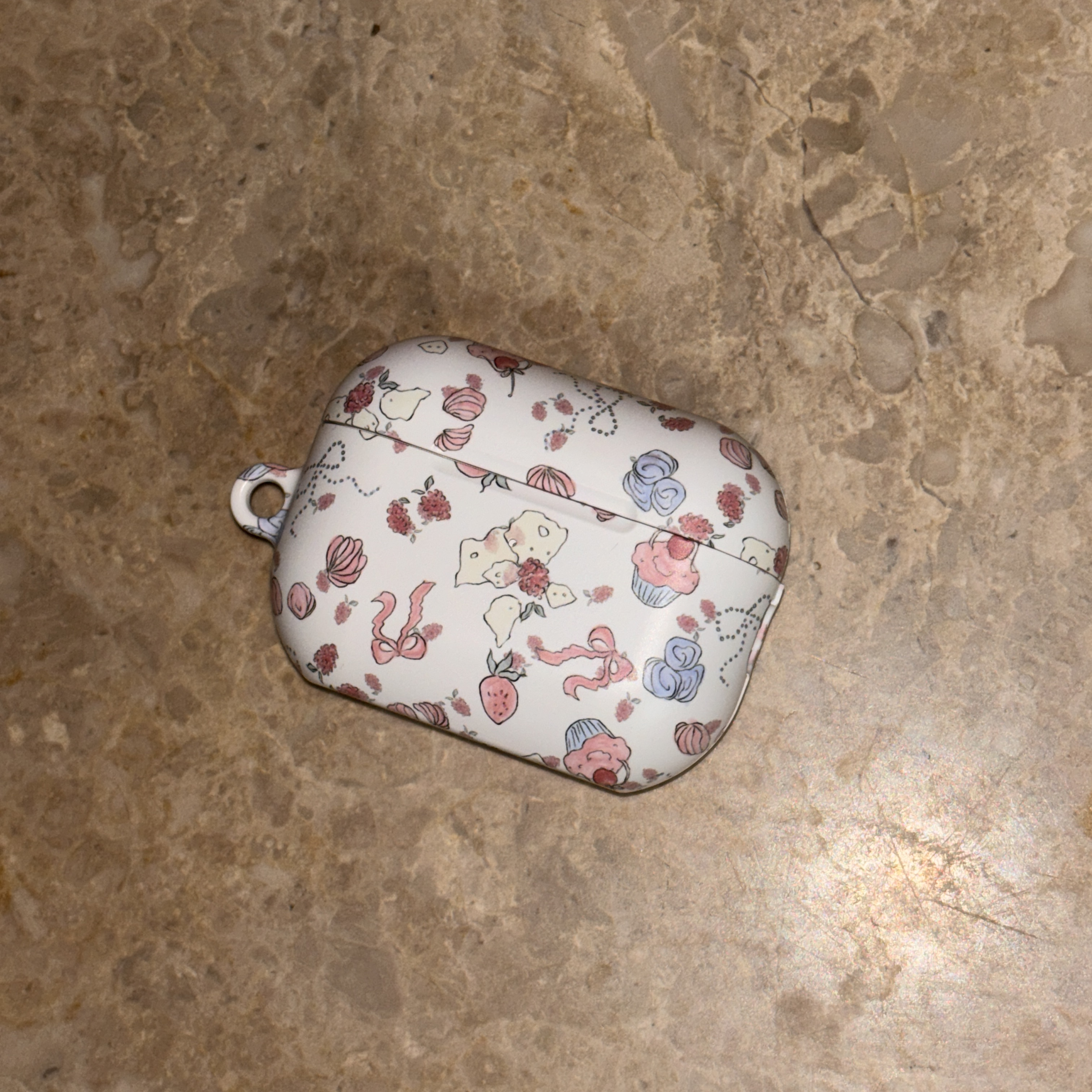 Musemood Petit Patissier AirPods Case 착용 스타일 - 1