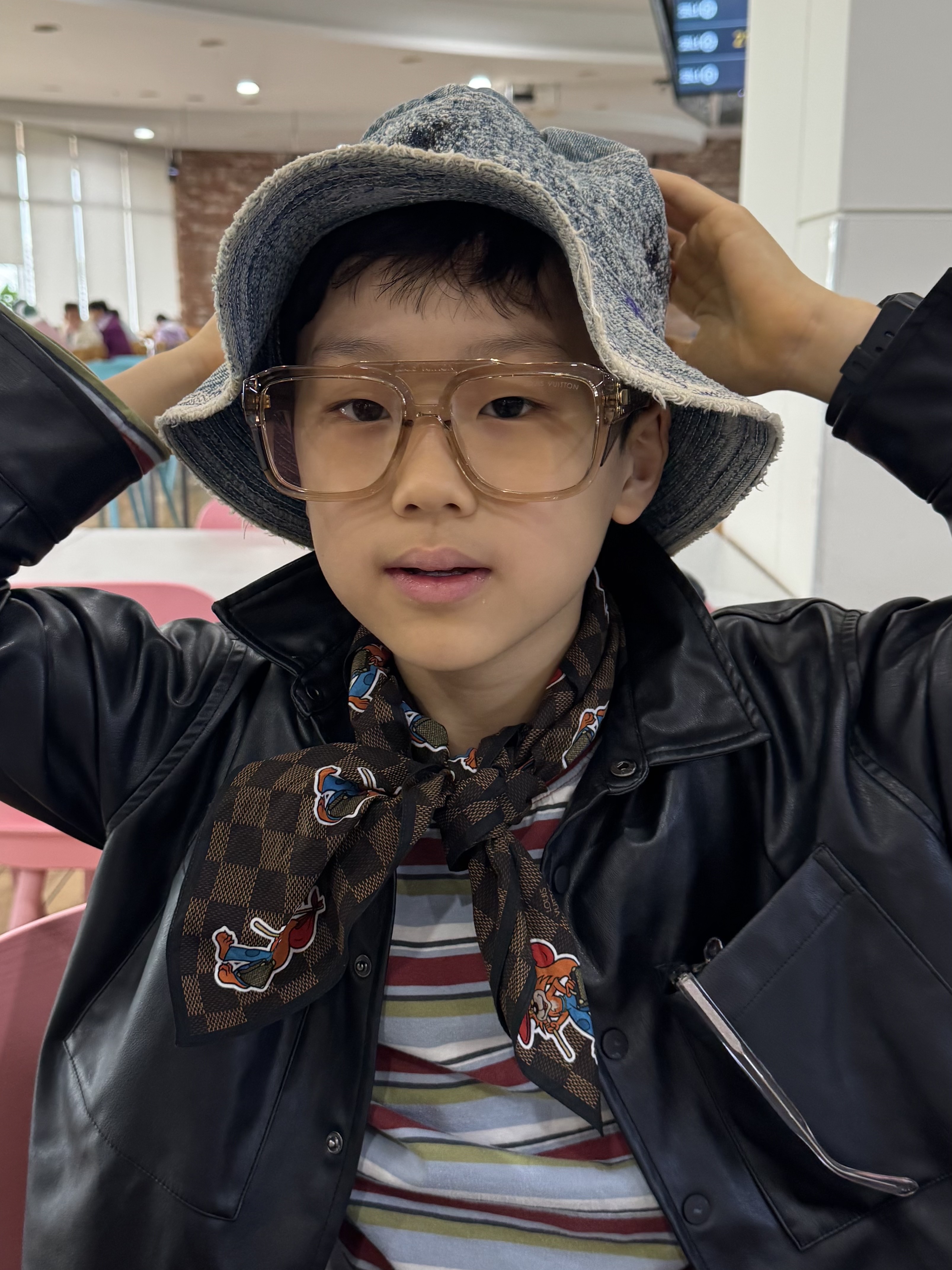 Kapital 11.5 oz. Denim The Old Man And The Sea Hat Indigo, Louis Vuitton Monogram Craggy Bandana Brown 착용 스타일 - 2