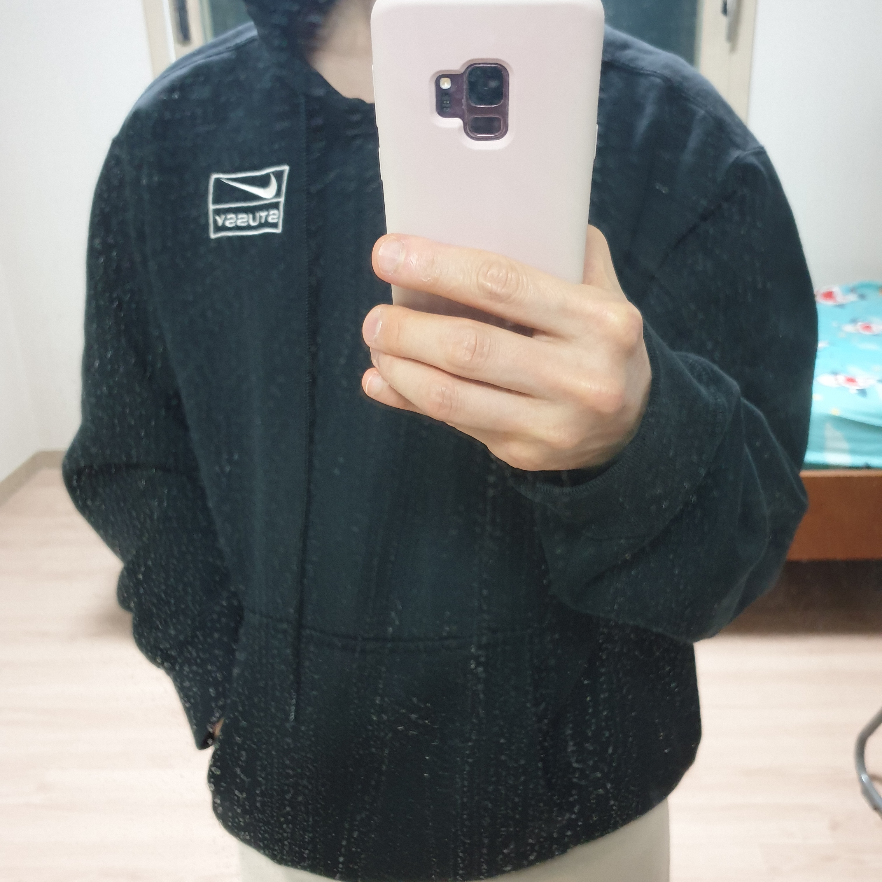 Nike x Stussy NRG RA Washed Pullover Hoodie Black (DN4028-010), Nike x Stussy NRG Fleece Crewneck Dark Grey Heather (DO9337-063) 착용 스타일 - 1