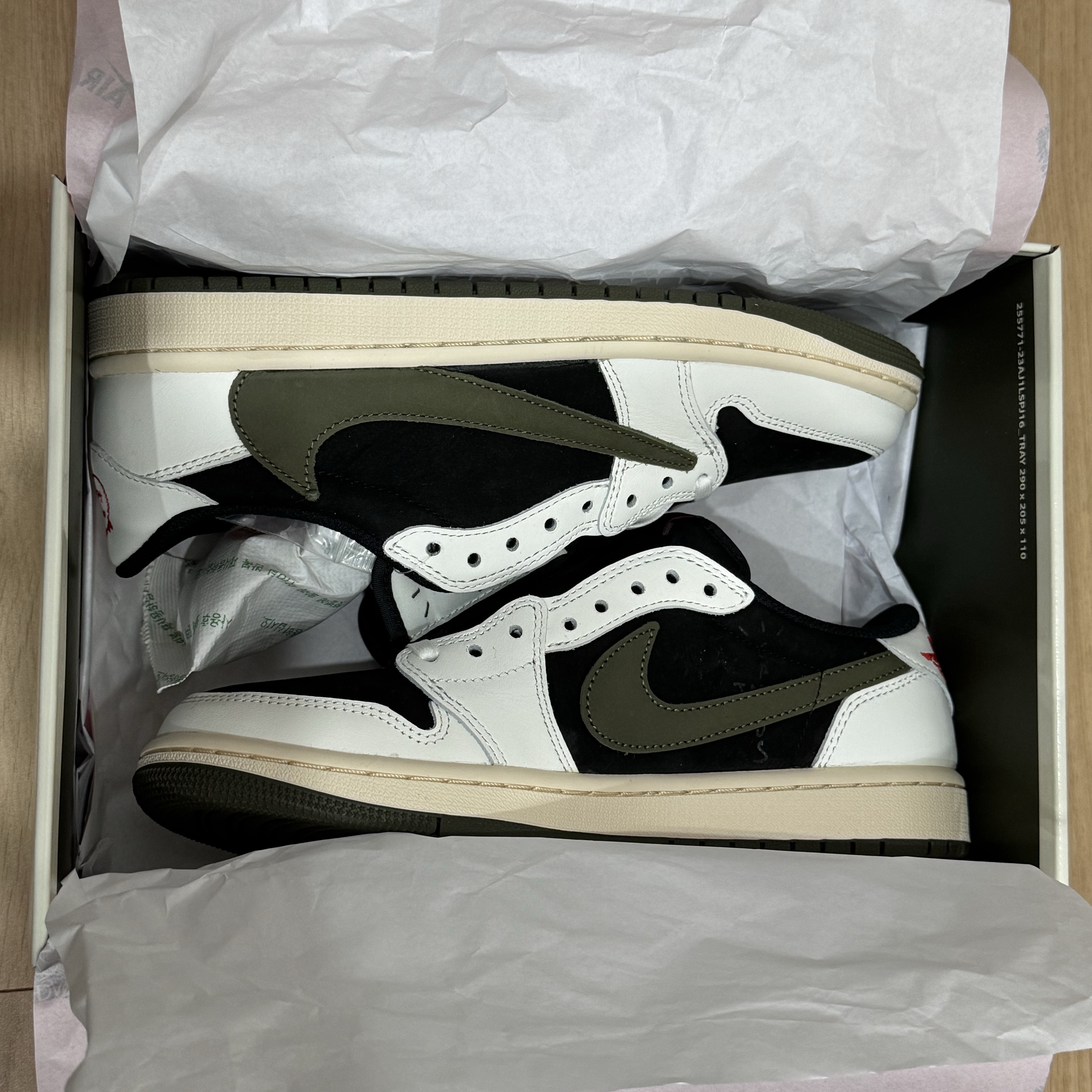 (W) Jordan 1 x Travis Scott Retro Low OG SP Medium Olive 착용 스타일