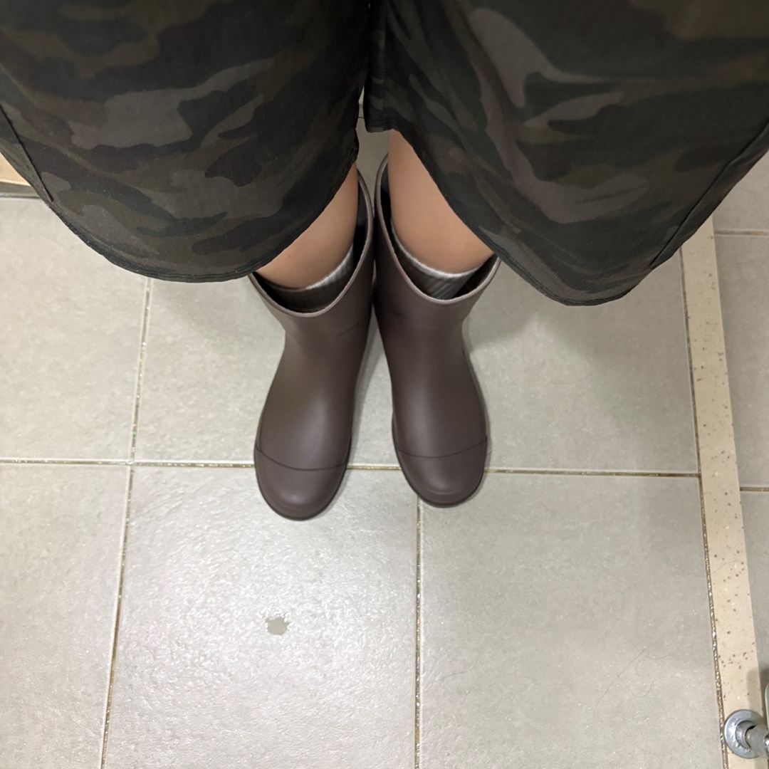 NUARTSTUDIO Classic Long Rain Boots Mocha Mousse 착용 스타일