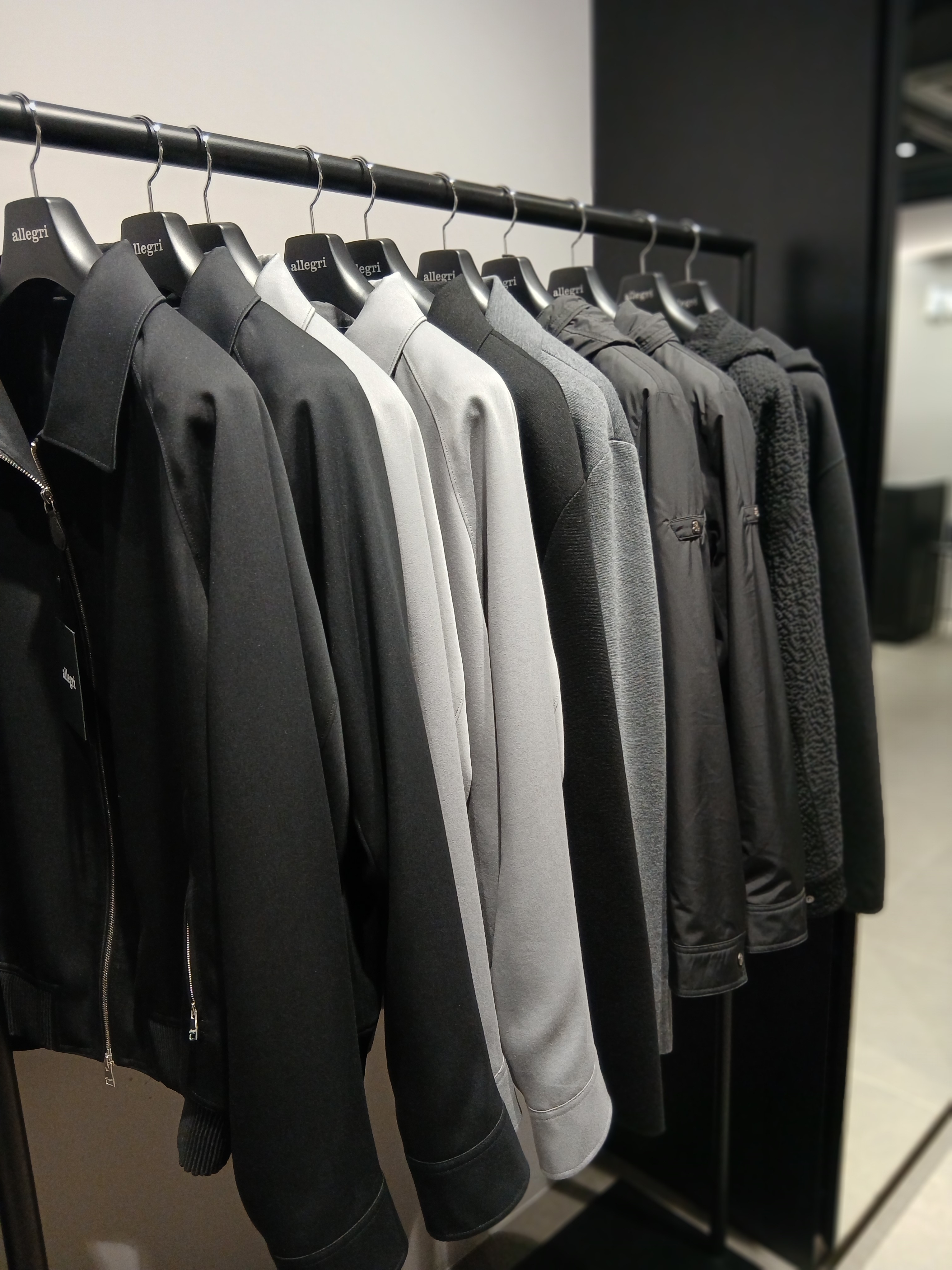 Arc'teryx Norvan Windshell Hoody Black Graphite, Arc'teryx Norvan Windshell Hoody Black Graphite 착용 스타일 - 6
