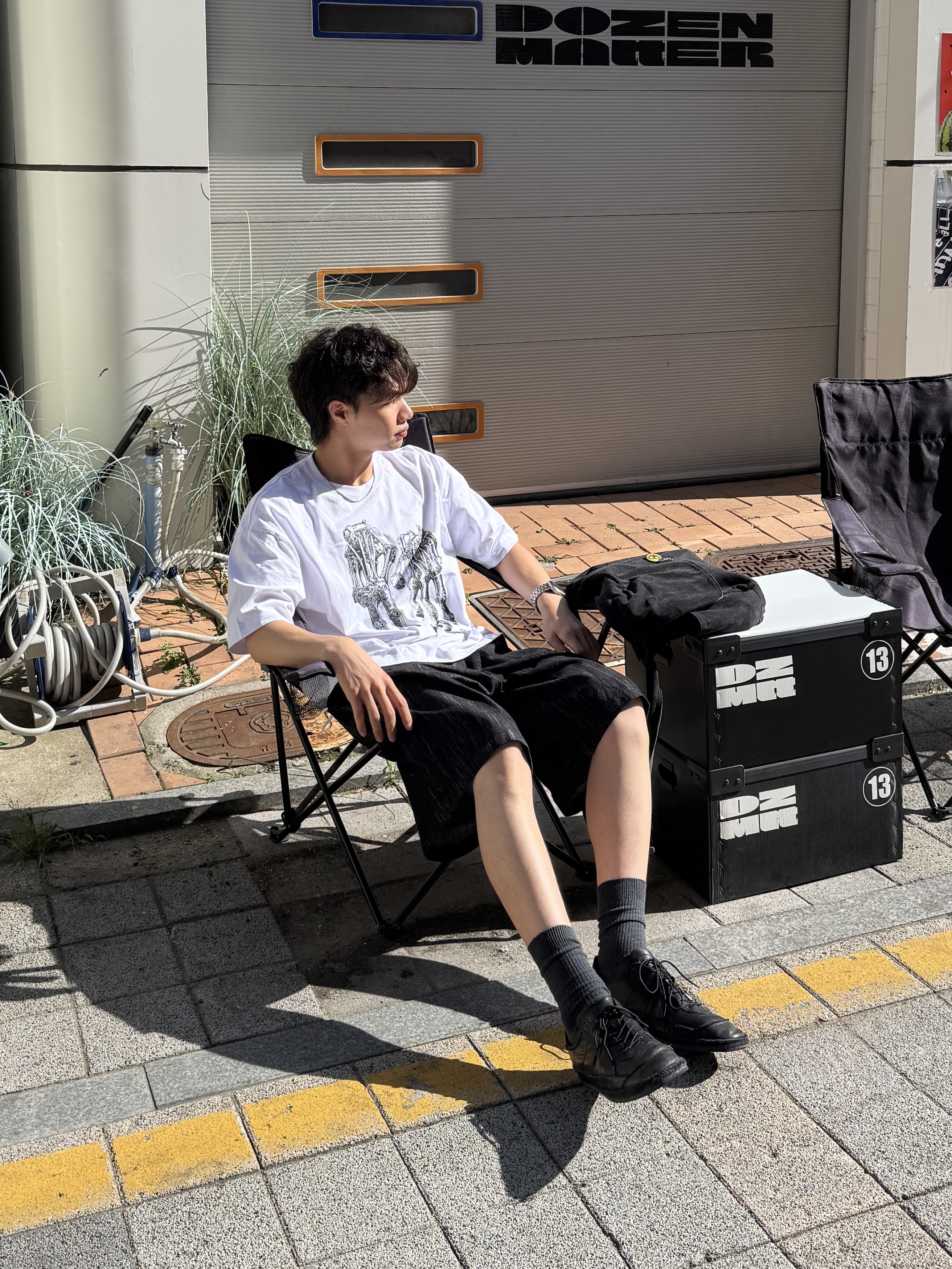 SUBCATEGORY Sub F161 Black, NOMANUAL Robotic Hand NM T-Shirt White 착용 스타일