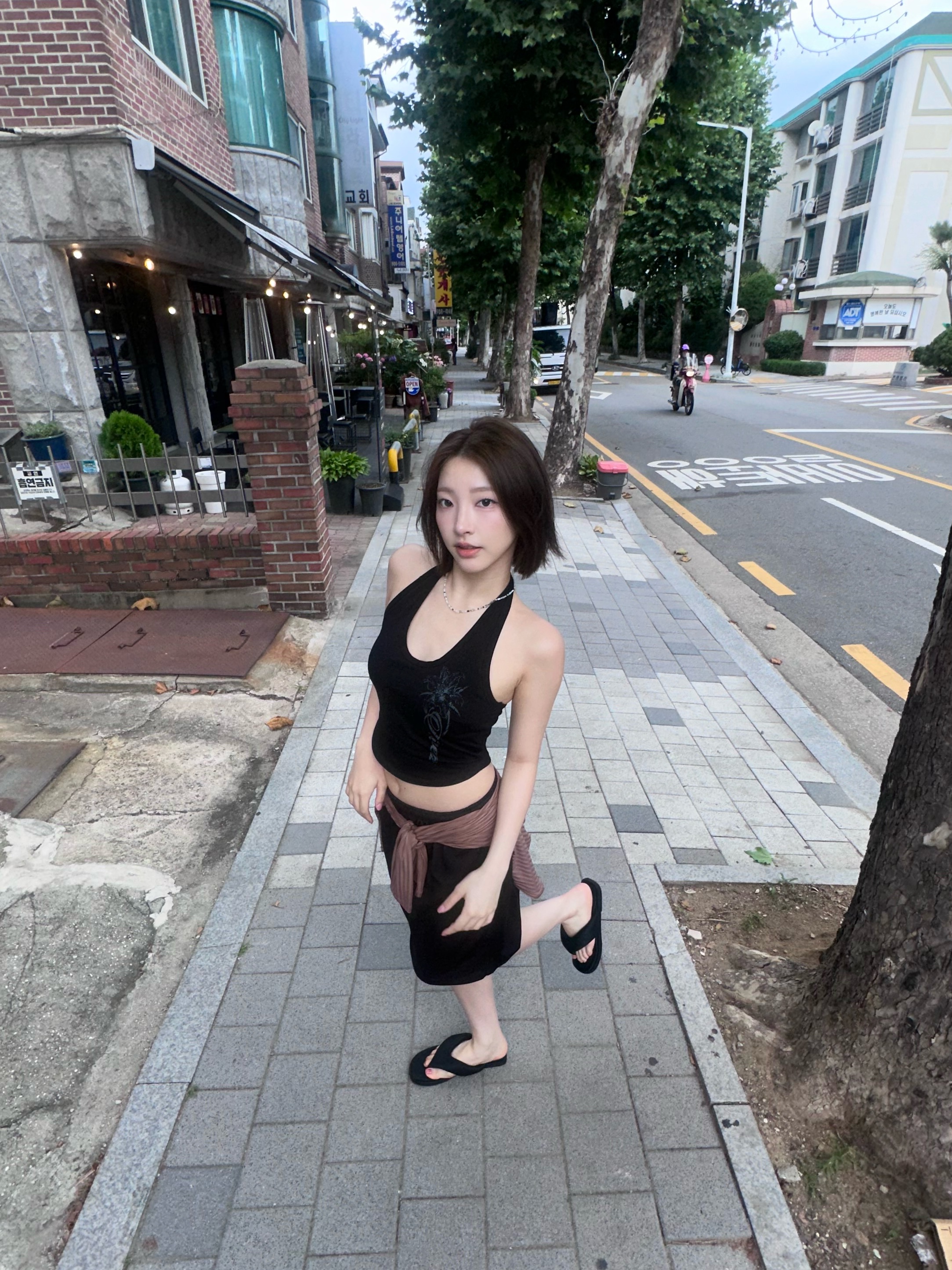 (W) Deinet Padded Leather Flipflop in Black, Nike Dri-Fit Totality 9 Inch Unlined Shorts Black - Asia 착용 스타일