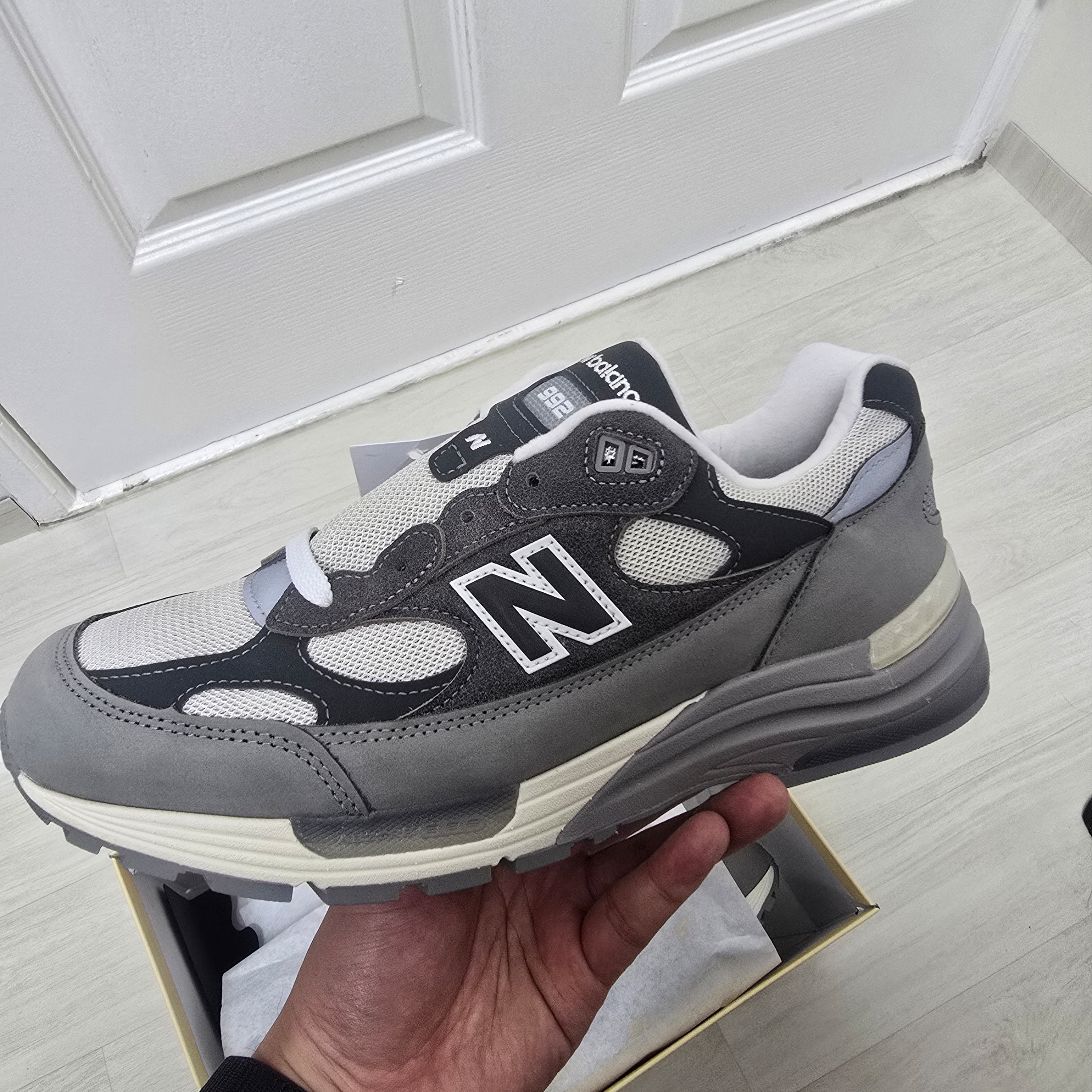 New Balance 992 Made in USA Shadow Grey 착용 스타일