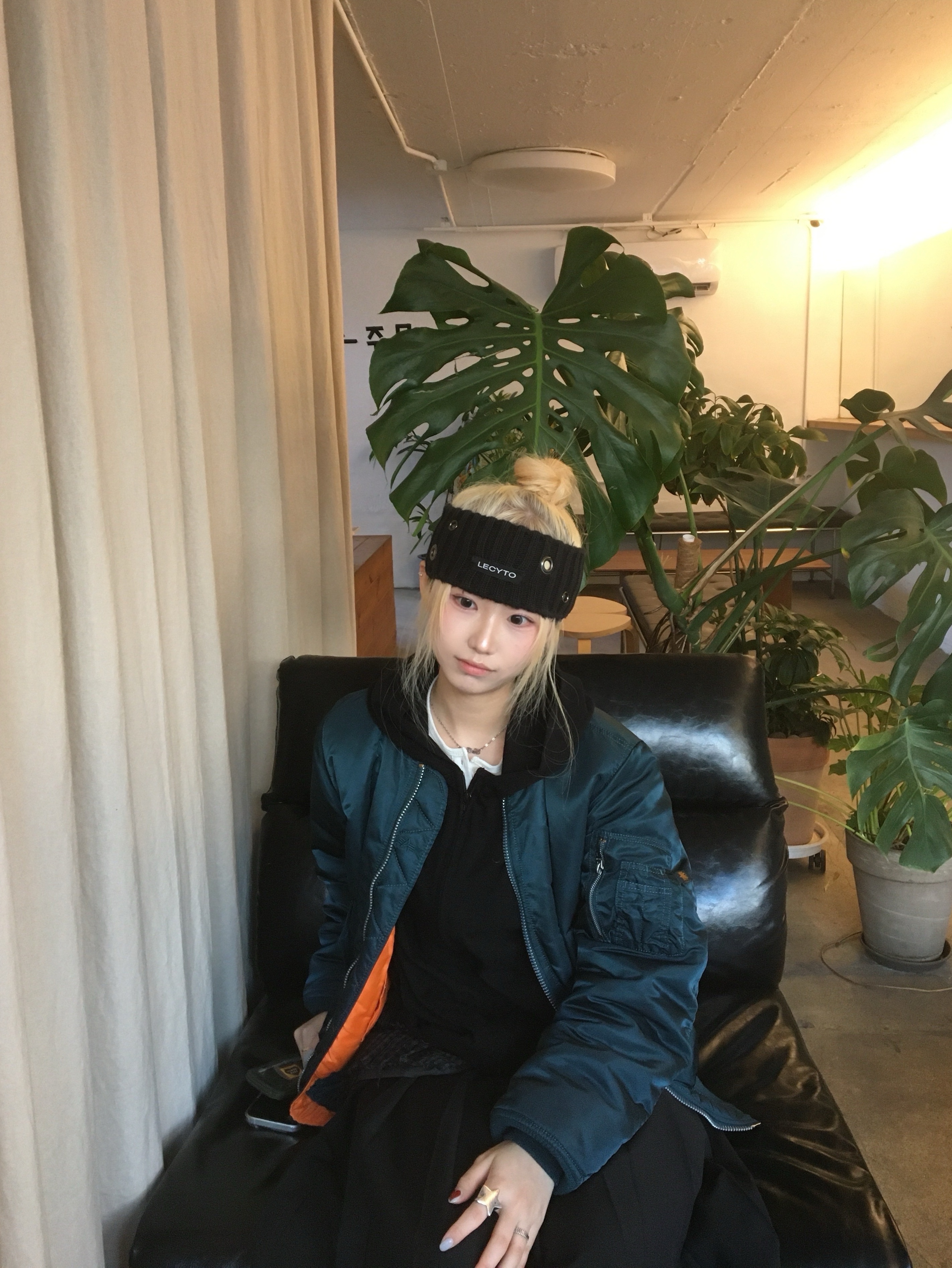 ALPHA INDUSTRIES MA-1 Flight Jacket Replica Blue 착용 스타일