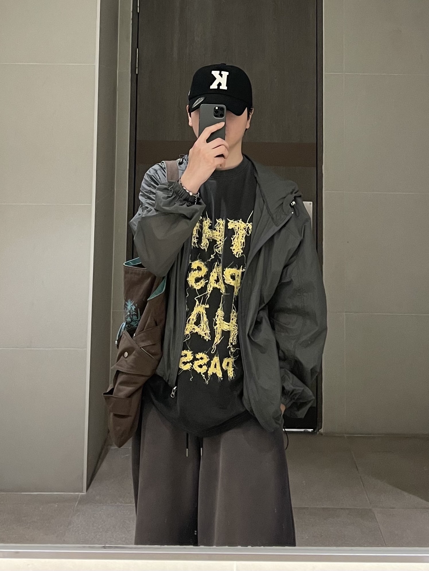 Kamien x KOIN SEOUL K Logo Ball Cap Black 착용 스타일 - 1