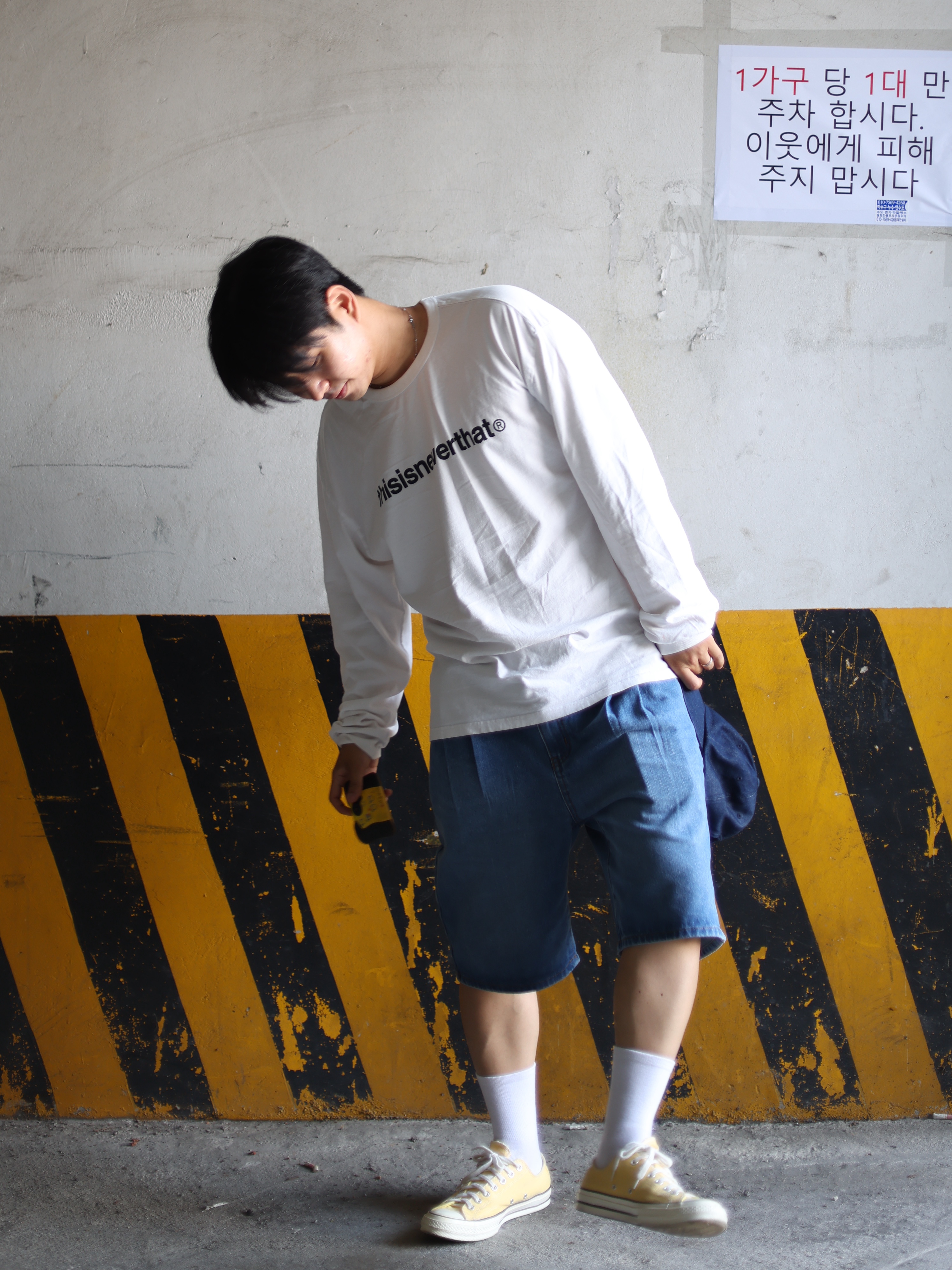[KREAM 단독][니티드X림박스] Knitted Relaxed Washing Denim Two-Tuck Cinch Back Shorts Washing Blue 착용 스타일 - 7