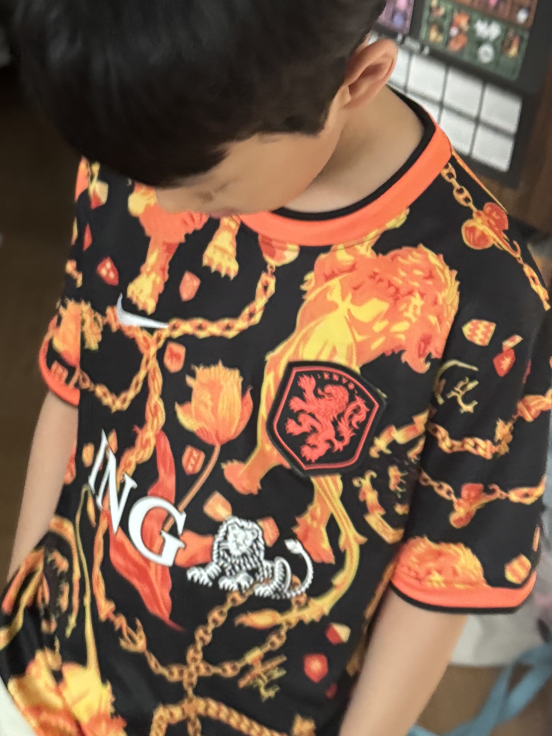 (Kids) Nike x Patta Netherlands Short-Sleeve Football Top Black Orange (IB5420-010) 착용 스타일