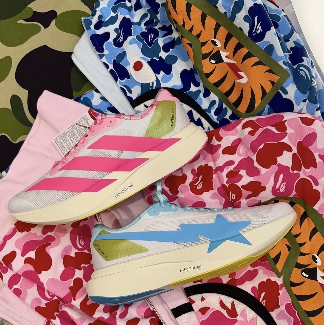 Adidas x BAPE x Edison Chen Clot Superstar Off White Branch, Adidas x BAPE Adizero EVO SL Core White Metallic Gold 착용 스타일 - 2