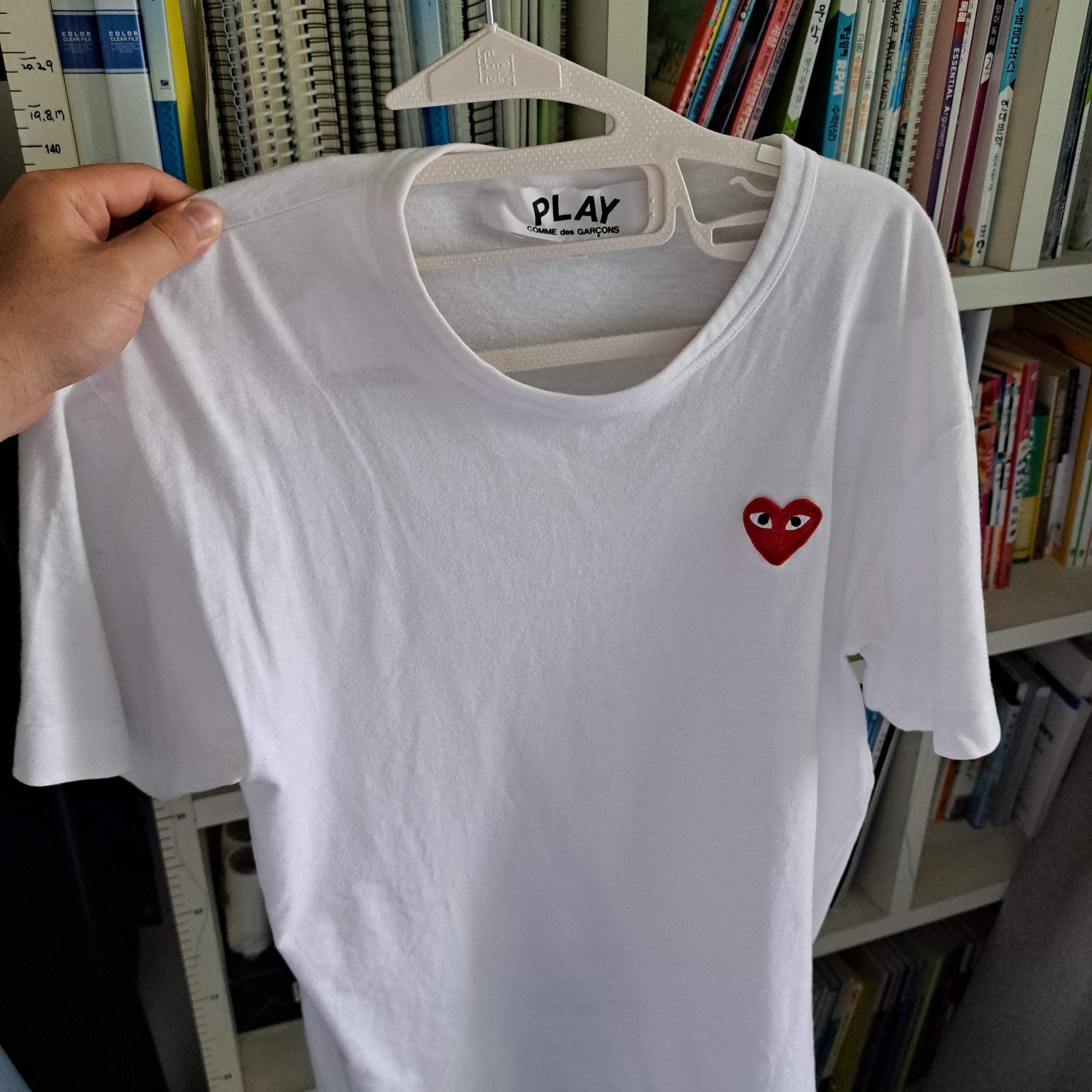 Play Comme des Garcons Red Heart T-Shirt White 착용 스타일