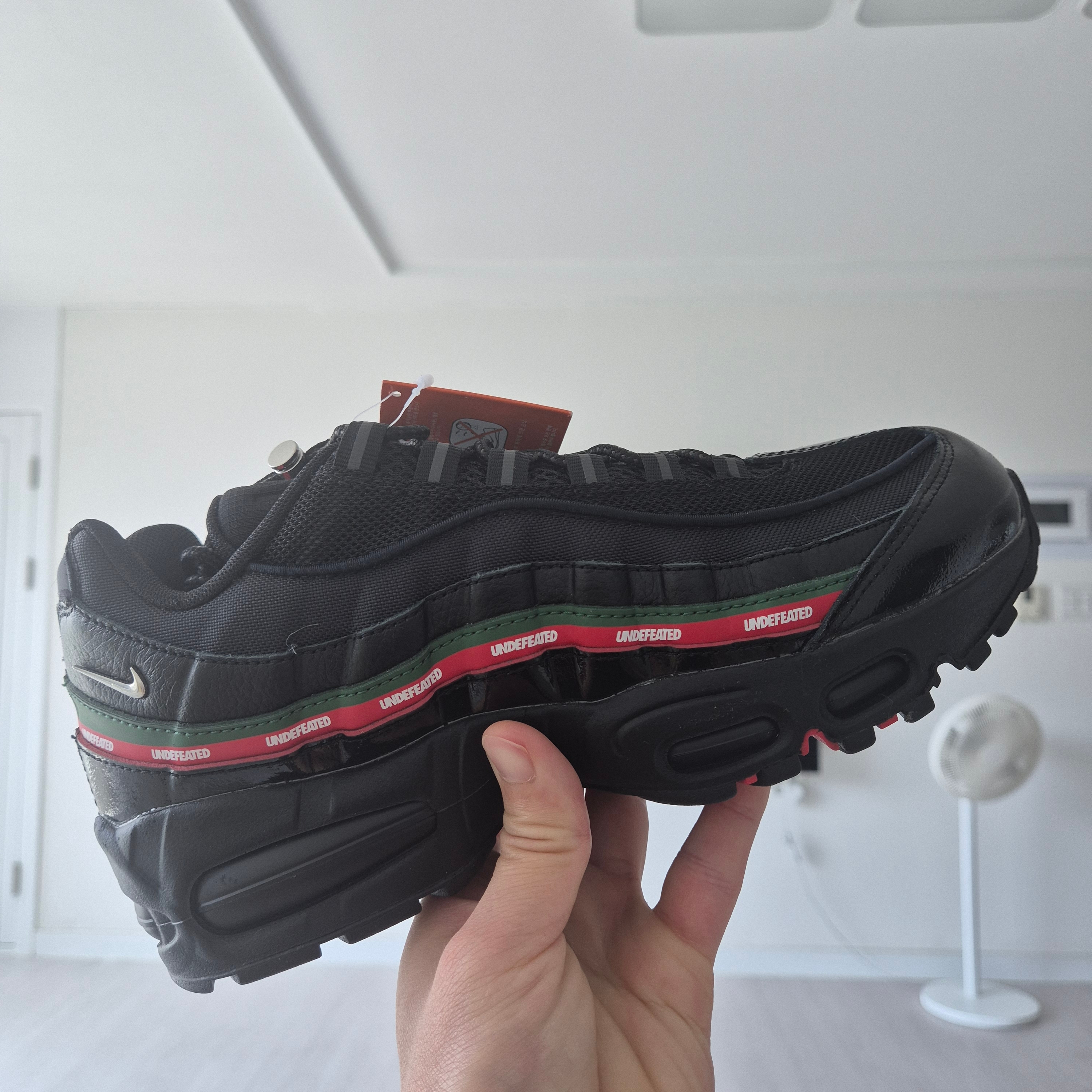 Nike x Undefeated Air Max 95 SP Black 착용 스타일 - 1