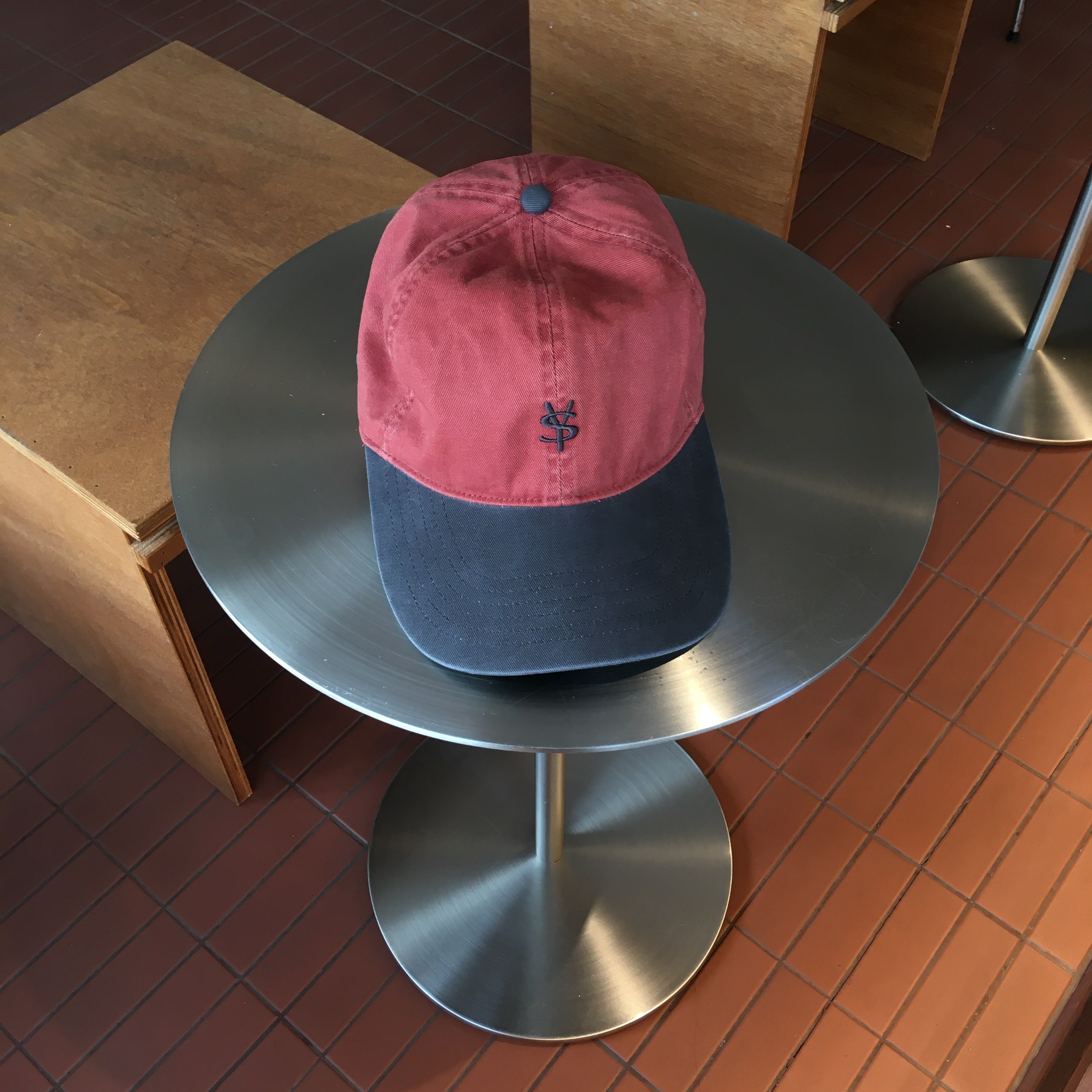 Sunday Ceremony Sy Classic Vintage Logo Cap - Red Black 착용 스타일 - 4
