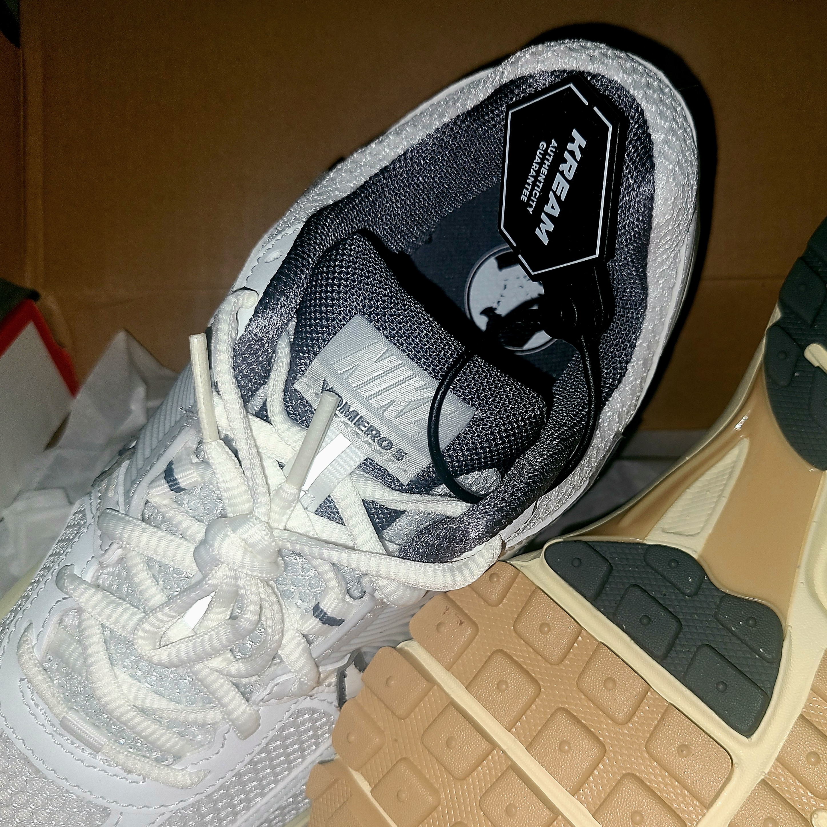(W) Nike Zoom Vomero 5 White Pure Platinum 착용 스타일 - 2