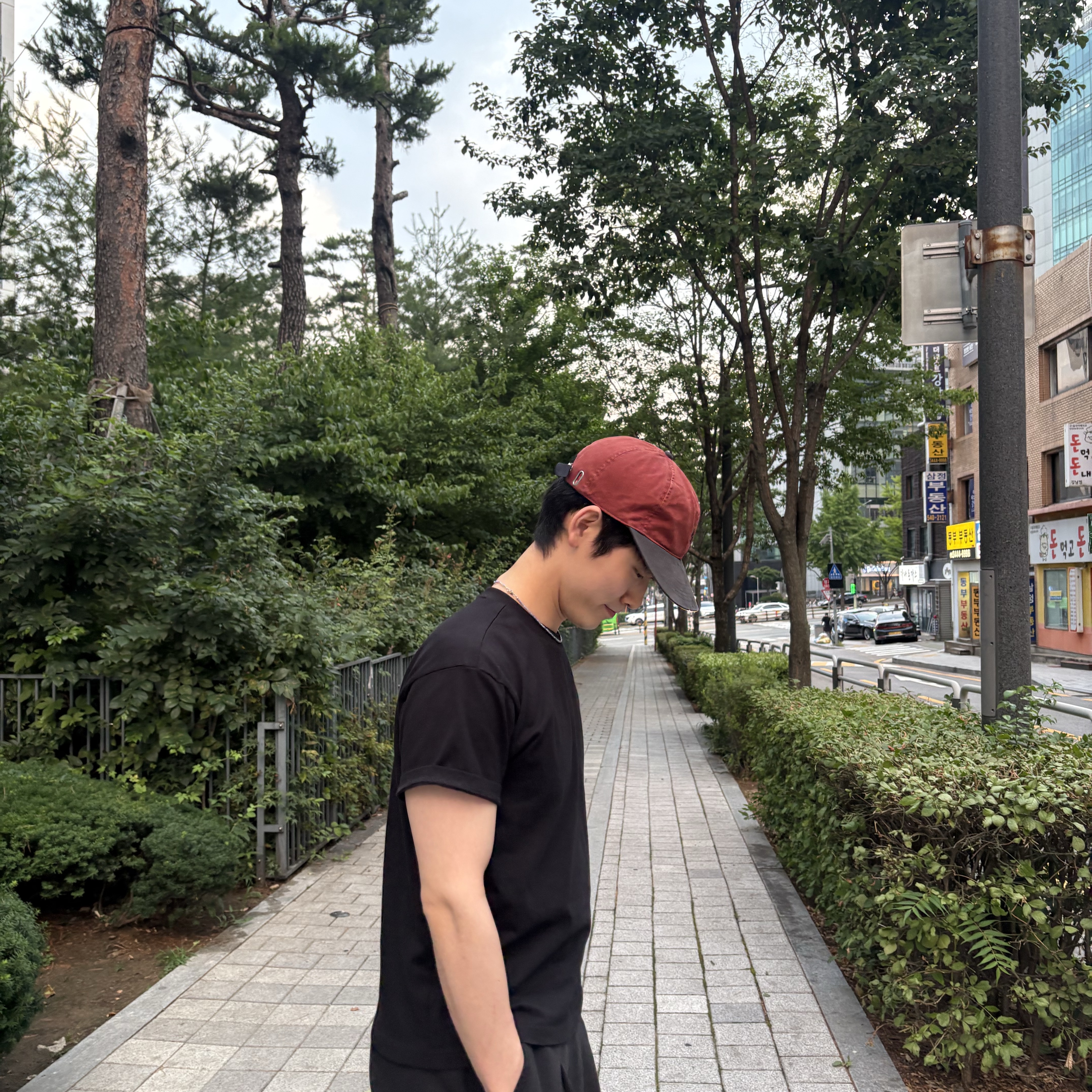Sunday Ceremony Sy Classic Vintage Logo Cap - Red Black 착용 스타일 - 1