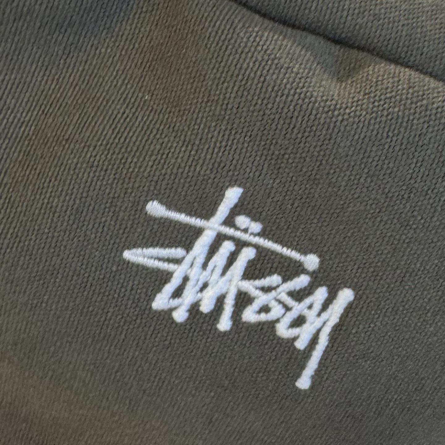 Stussy Canvas Pouch Green 착용 스타일