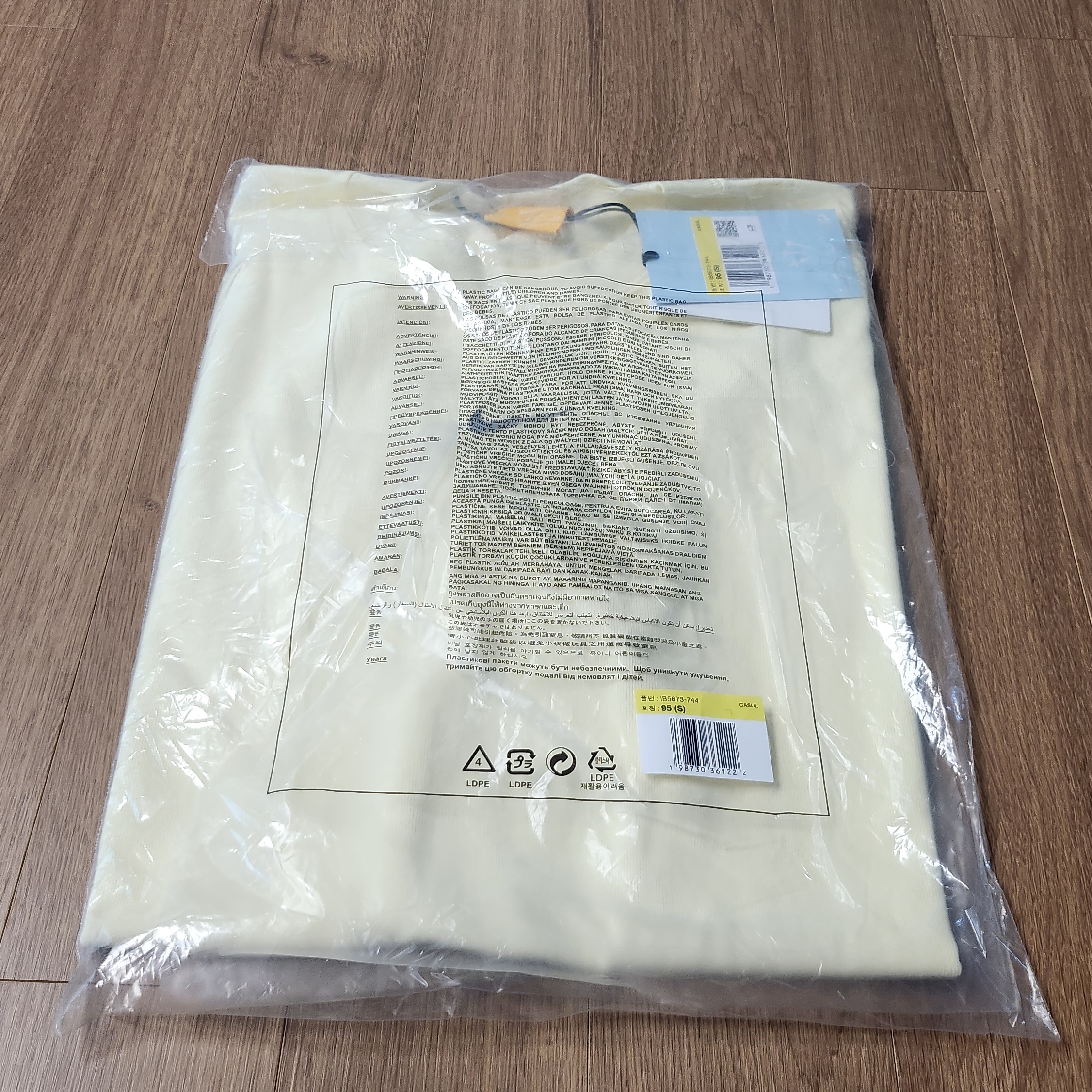 Nike x Drake Nocta Cardinal Nylon Shorts Pale Yellow Alabaster (FN8194-744), Nike x Drake Nocta Forza Big Body CS T-Shirt Pale Yellow 착용 스타일 - 8