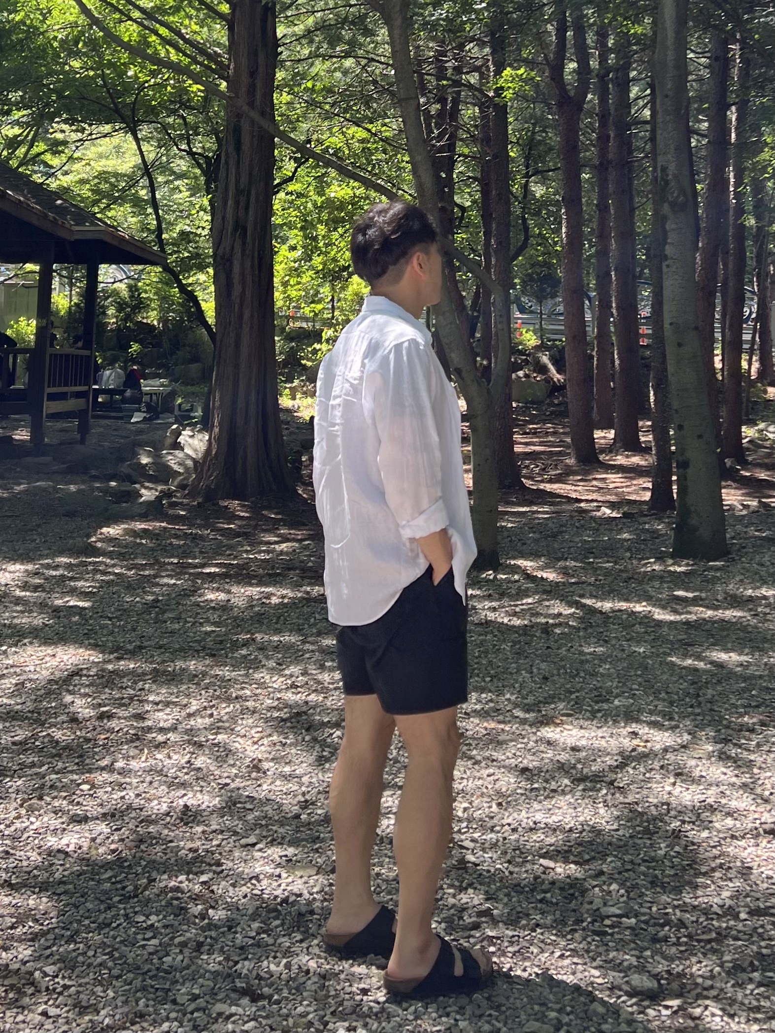 Uniqlo Premium Linen Striped Shirt Off White, Birkenstock Arizona Black - Regular 착용 스타일 - 3