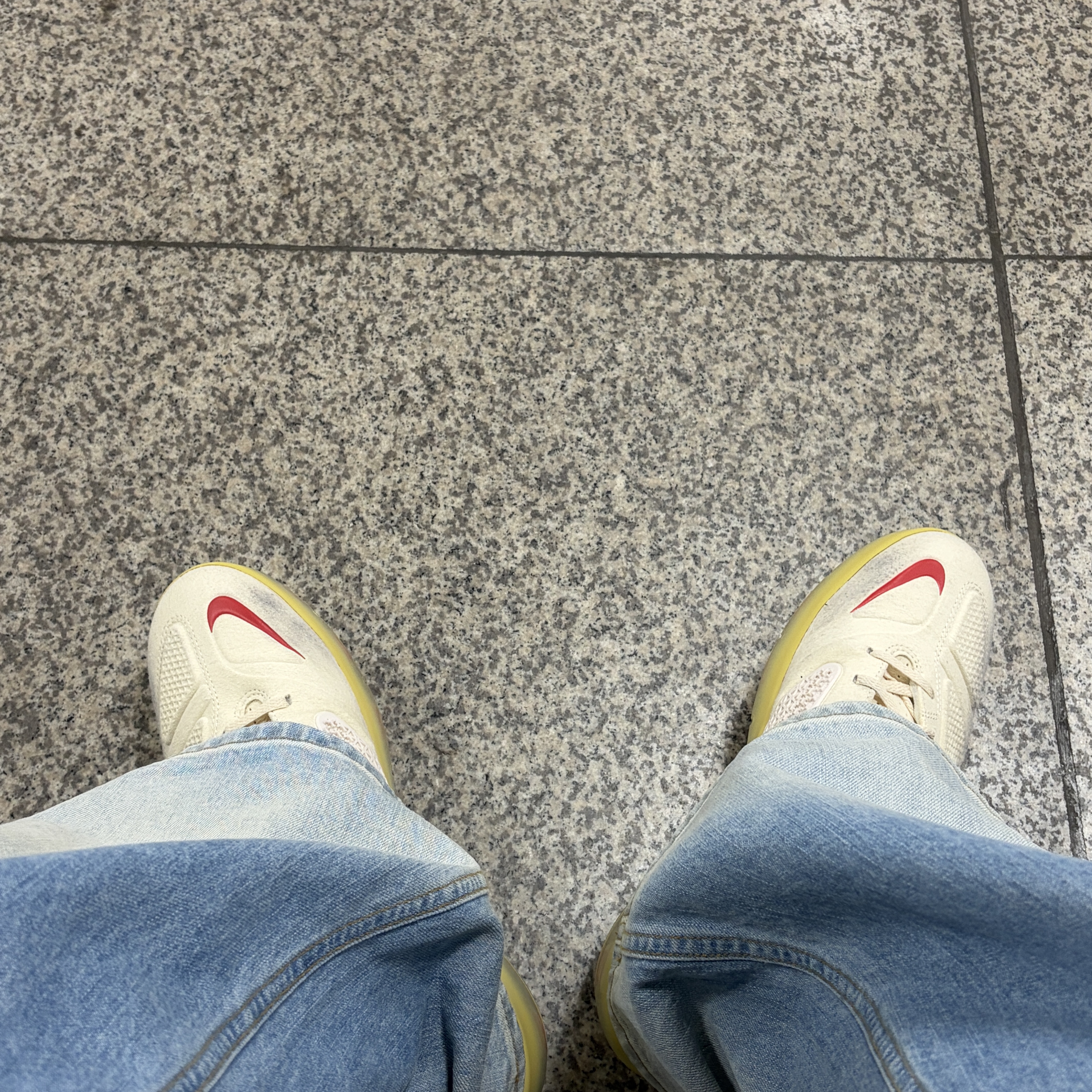 Nike x Peaceminusone Cryoshot CTR360 Natural and University Red 착용 스타일 - 2
