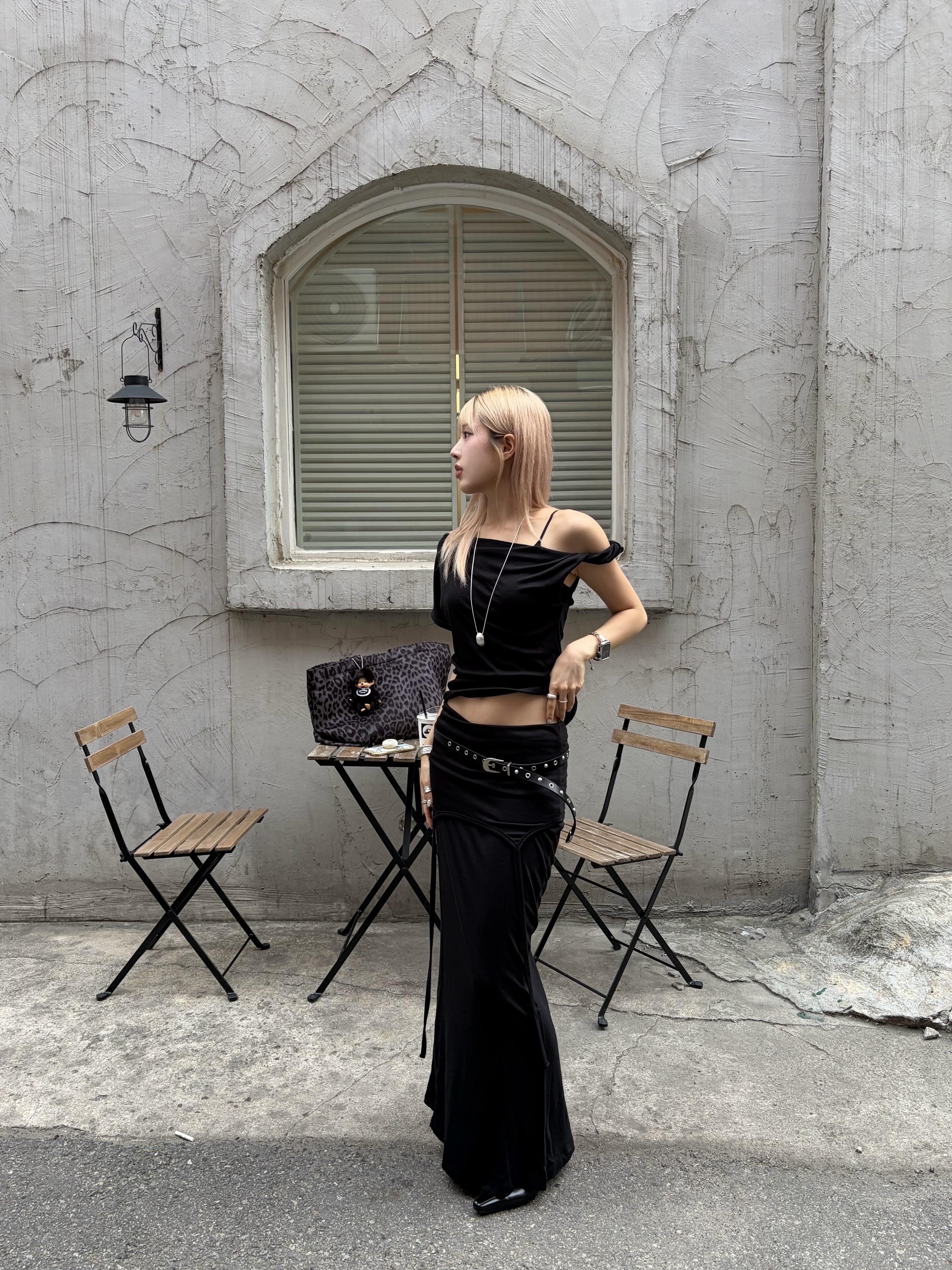MILLO WOMEN Skinny Leather Western Belt Black 착용 스타일 - 1