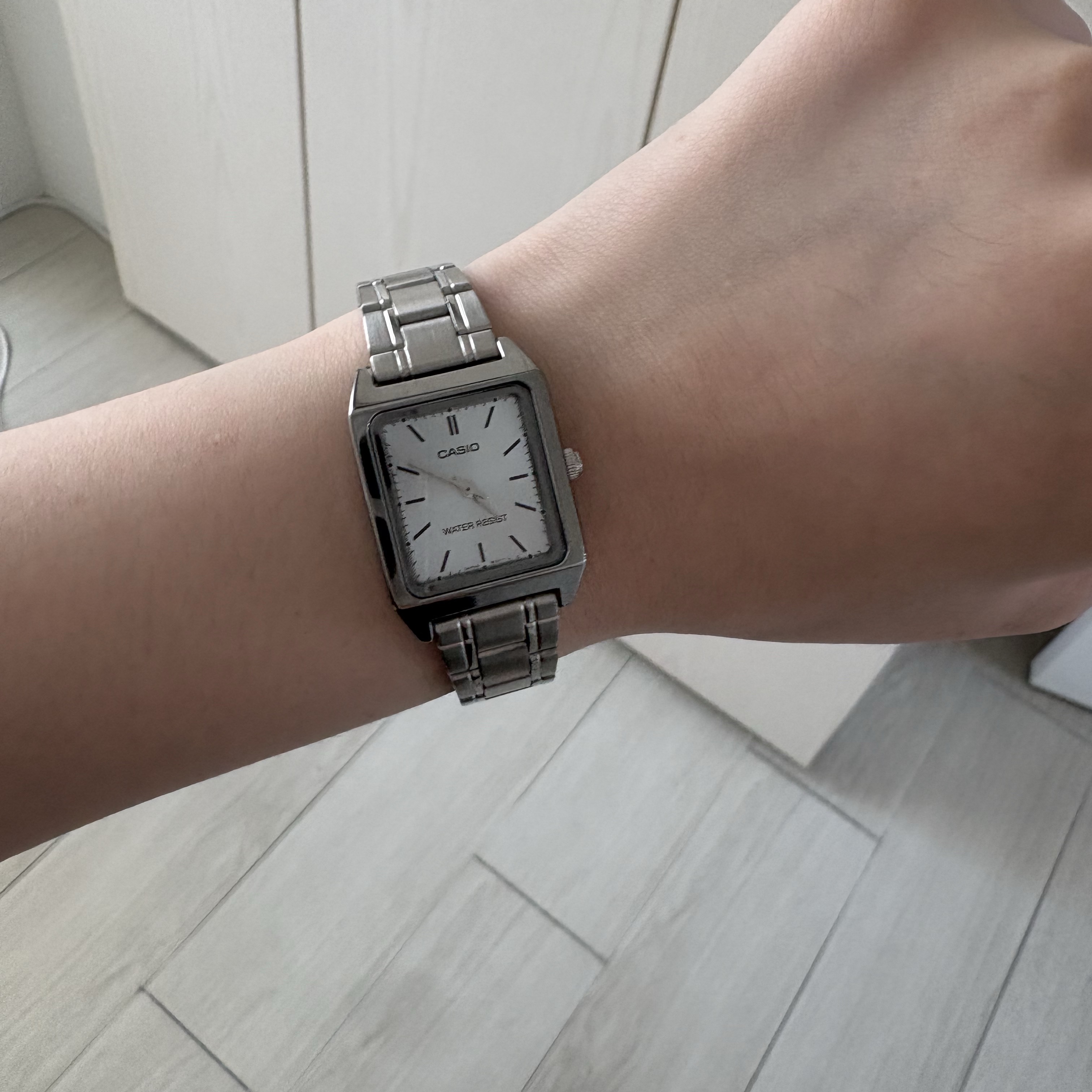 Casio LTP-V007D-2E 착용 스타일