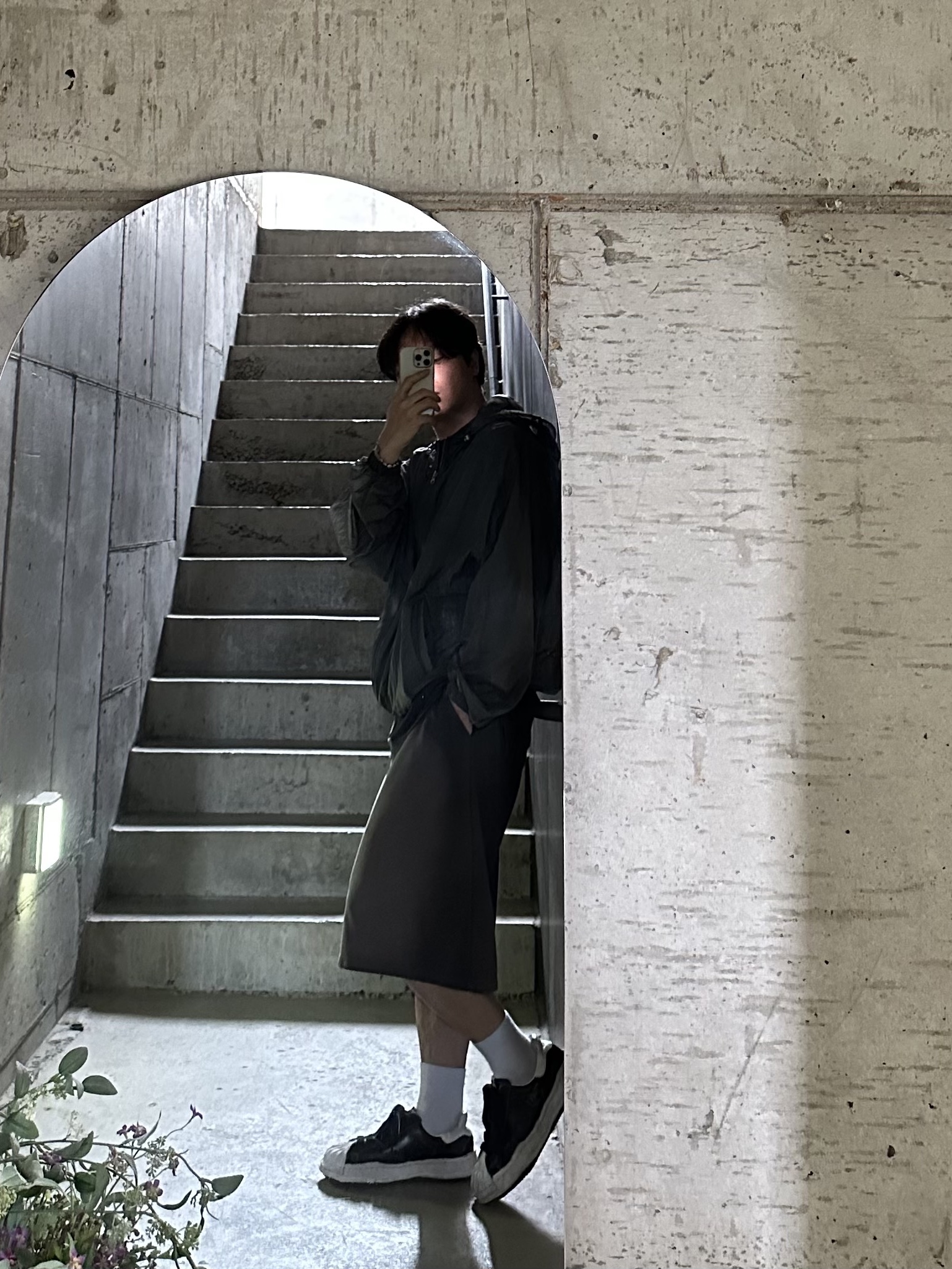 Maison Mihara Yasuhiro Blakey OG Sole Canvas Low-top Sneakers Black White, Maison Mihara Yasuhiro Blakey OG Sole Leather Low-top Sneakers Black 착용 스타일 - 1