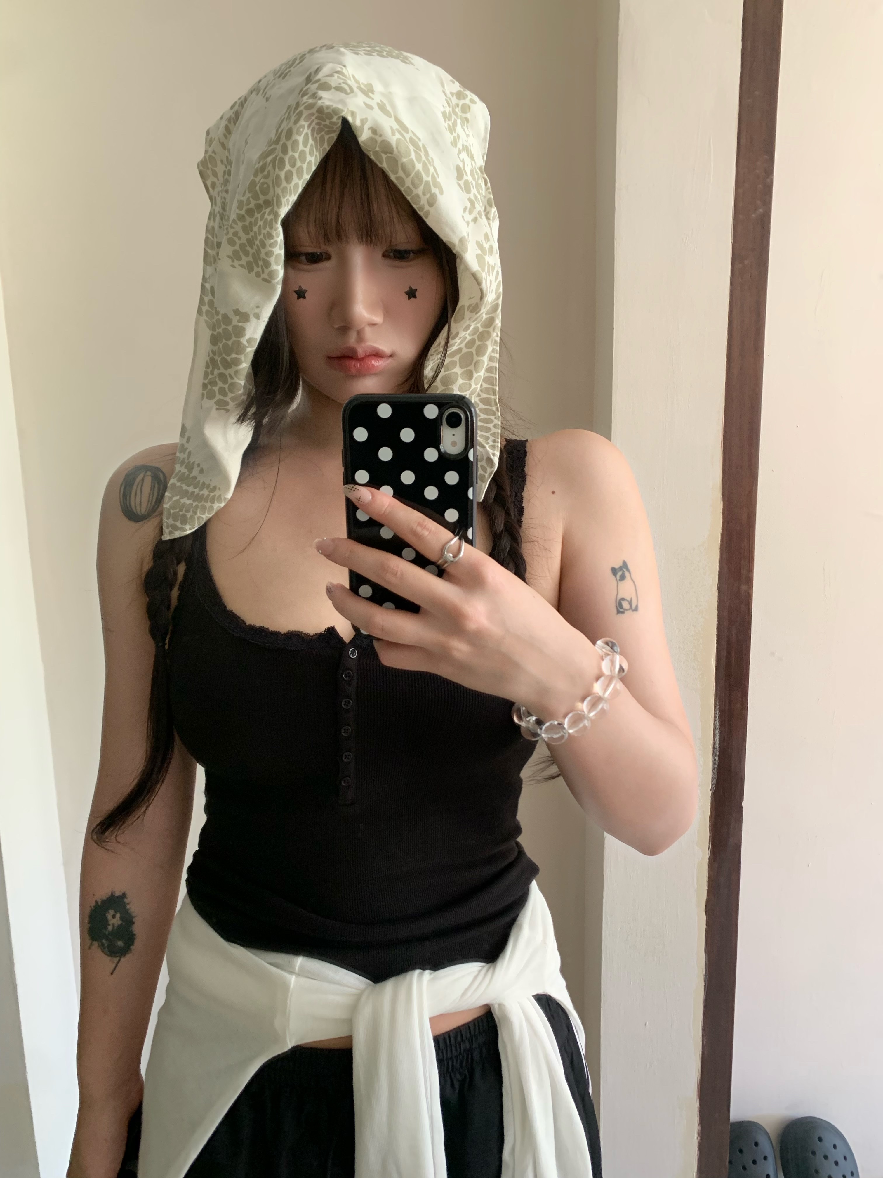Xlim EP.9 01 Bandana Ivory 착용 스타일