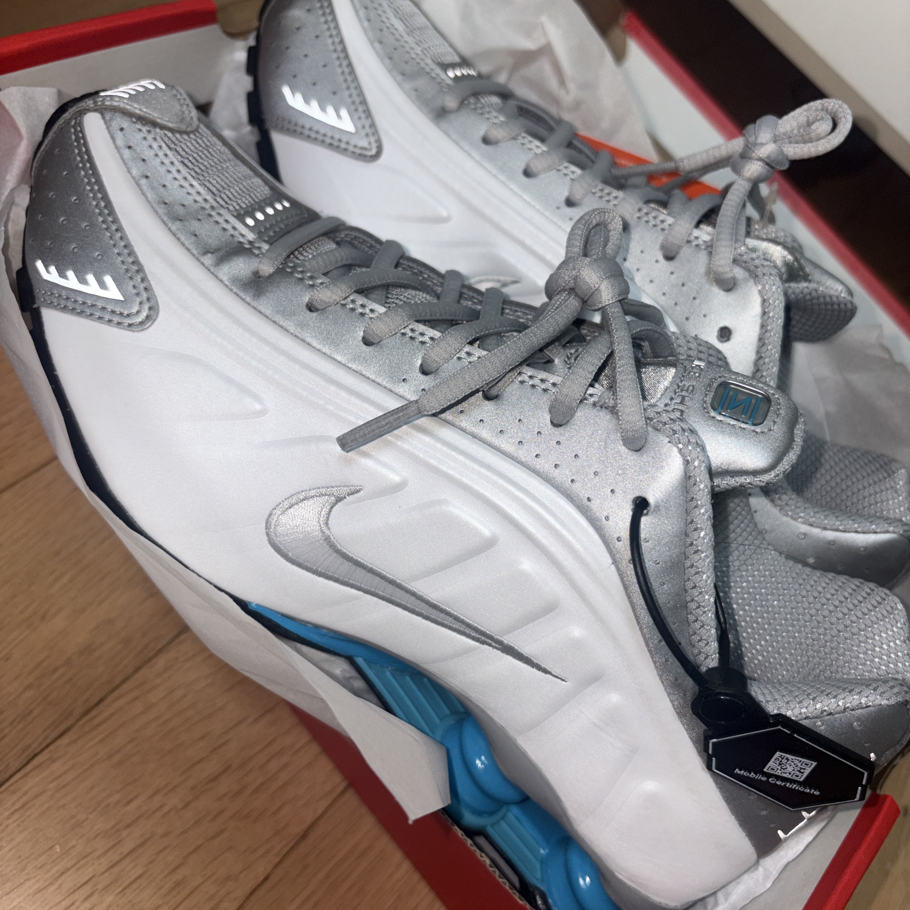 Nike Shox R4 Metallic Silver White 착용 스타일